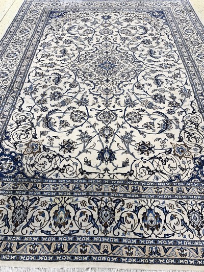 27142244h - Nain fein(9 La), Persien, Ende 20.Jhd, Korkwolle mit Seide, ca. 347 x 254 cm, ...