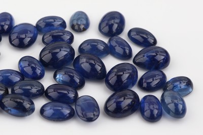 27142275a - Lot lose Saphire, zus. ca. 45.30 ct, Cabochonsin versch. Größen und Formen ...