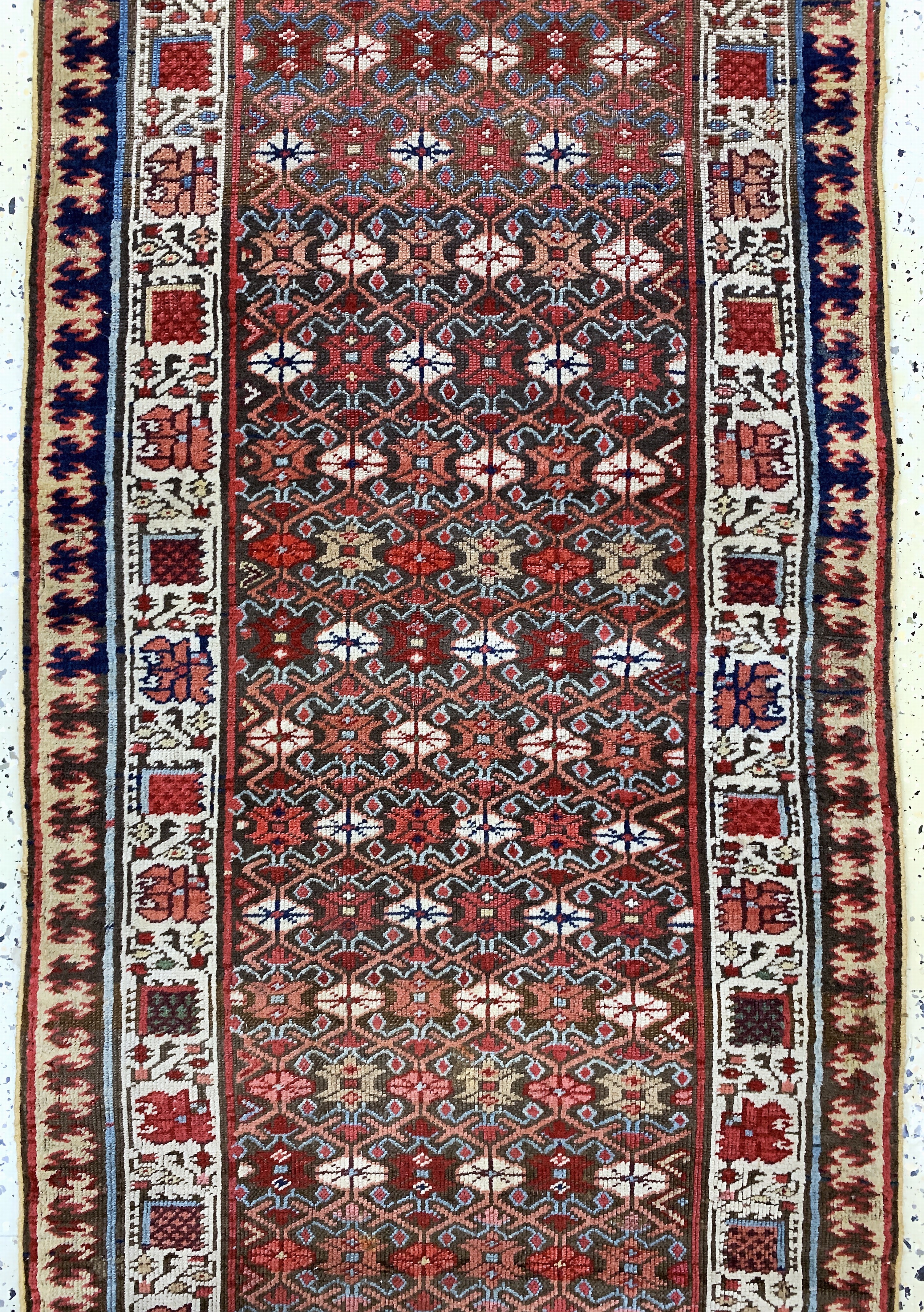 Detail b: Karabagh Kazak antik, Kaukasus, 19.Jhd, Wolle auf Wolle, ca. 320 x 78 cm, restauriert,EHZ:2-3(leicht verfärbt)
