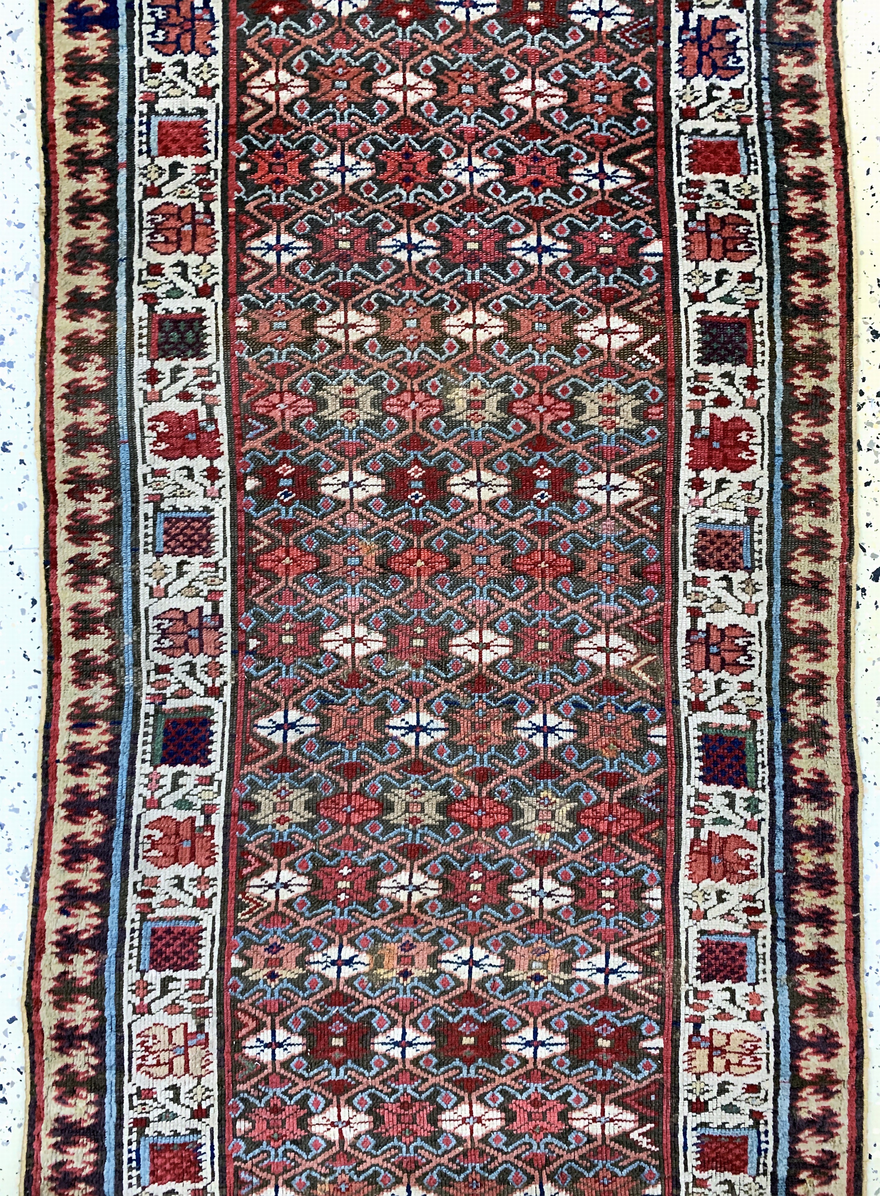 Detail c: Karabagh Kazak antik, Kaukasus, 19.Jhd, Wolle auf Wolle, ca. 320 x 78 cm, restauriert,EHZ:2-3(leicht verfärbt)