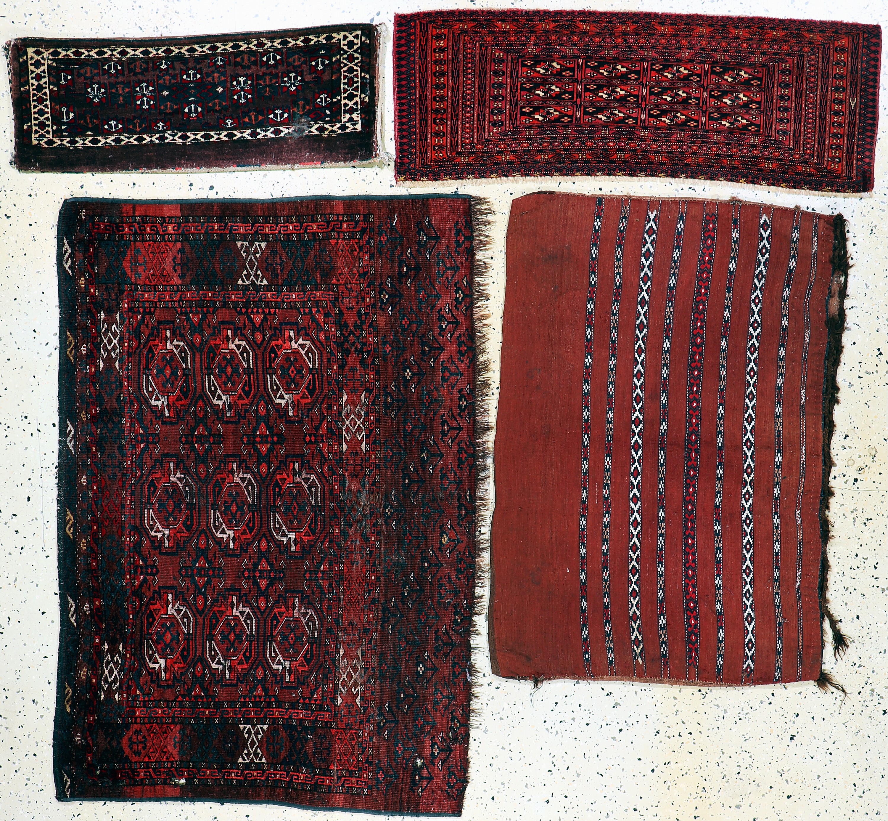 Image 27142325 - Konvolut aus 2 Torba & 2 Tschowal, antik, Turkmenistan, 19.Jhd, Wolle auf Wolle, ca. 145 ...