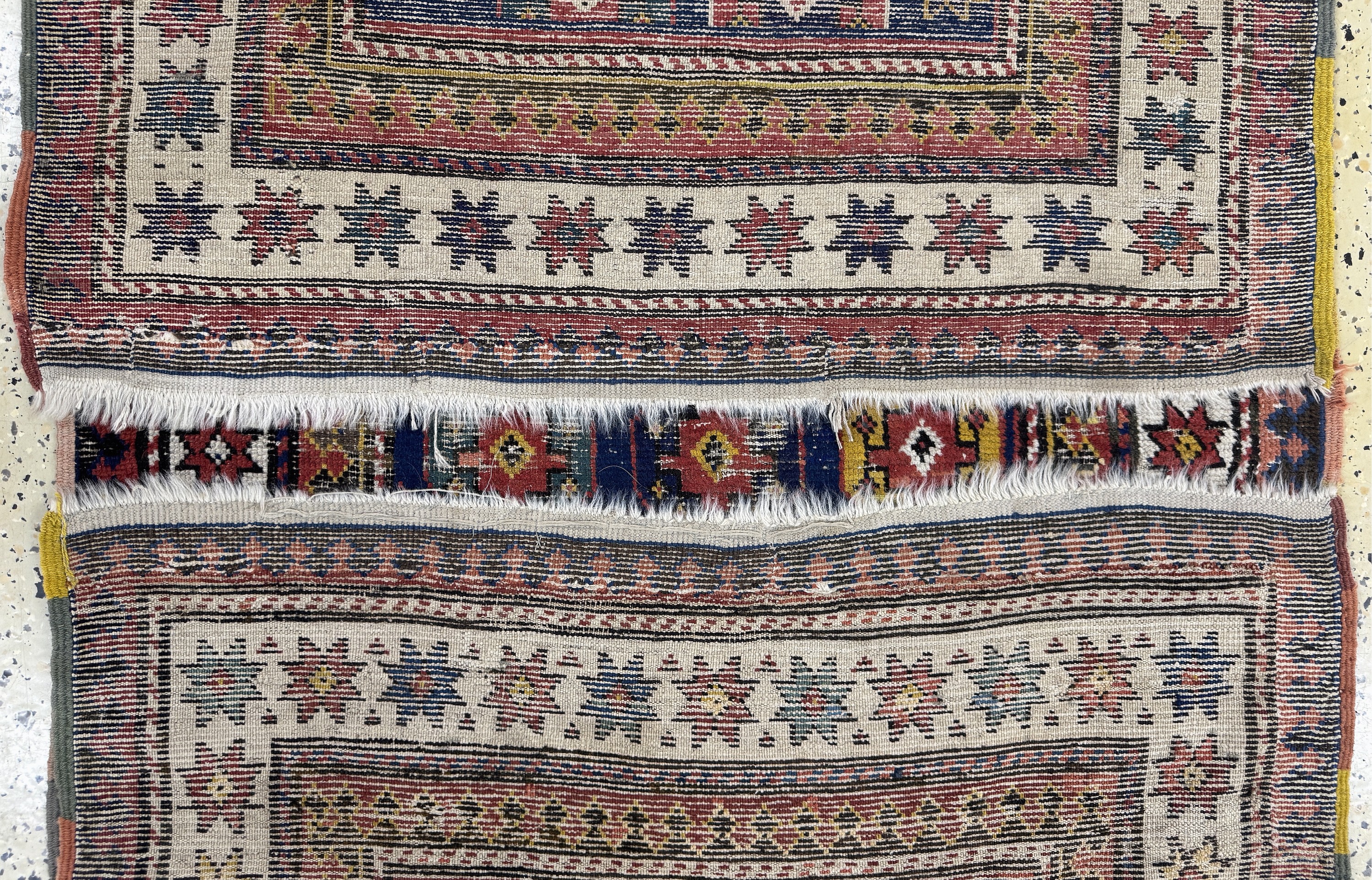 Detail d: Kazak antik, Kaukasus, 19.Jhd, Wolle auf Wolle, ca. 225 x 100 cm, EHZ: 3(restauriert)