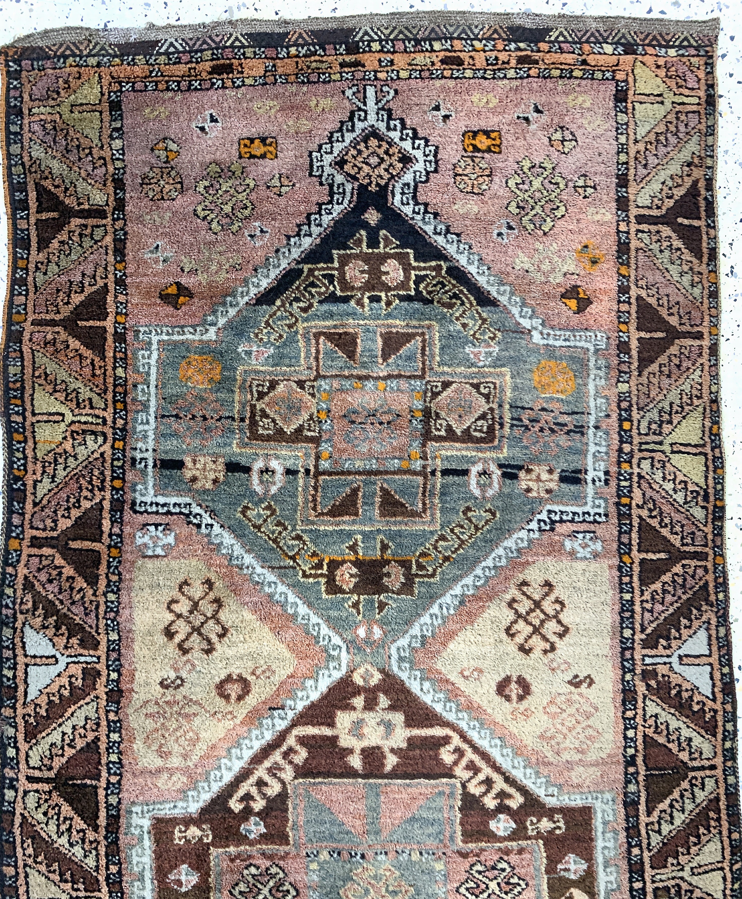Detail a: Yürük alt, Türkei, Anfang 20.Jhd, Wolle aufWolle, ca. 230 x 102 cm, EHZ: 2-3