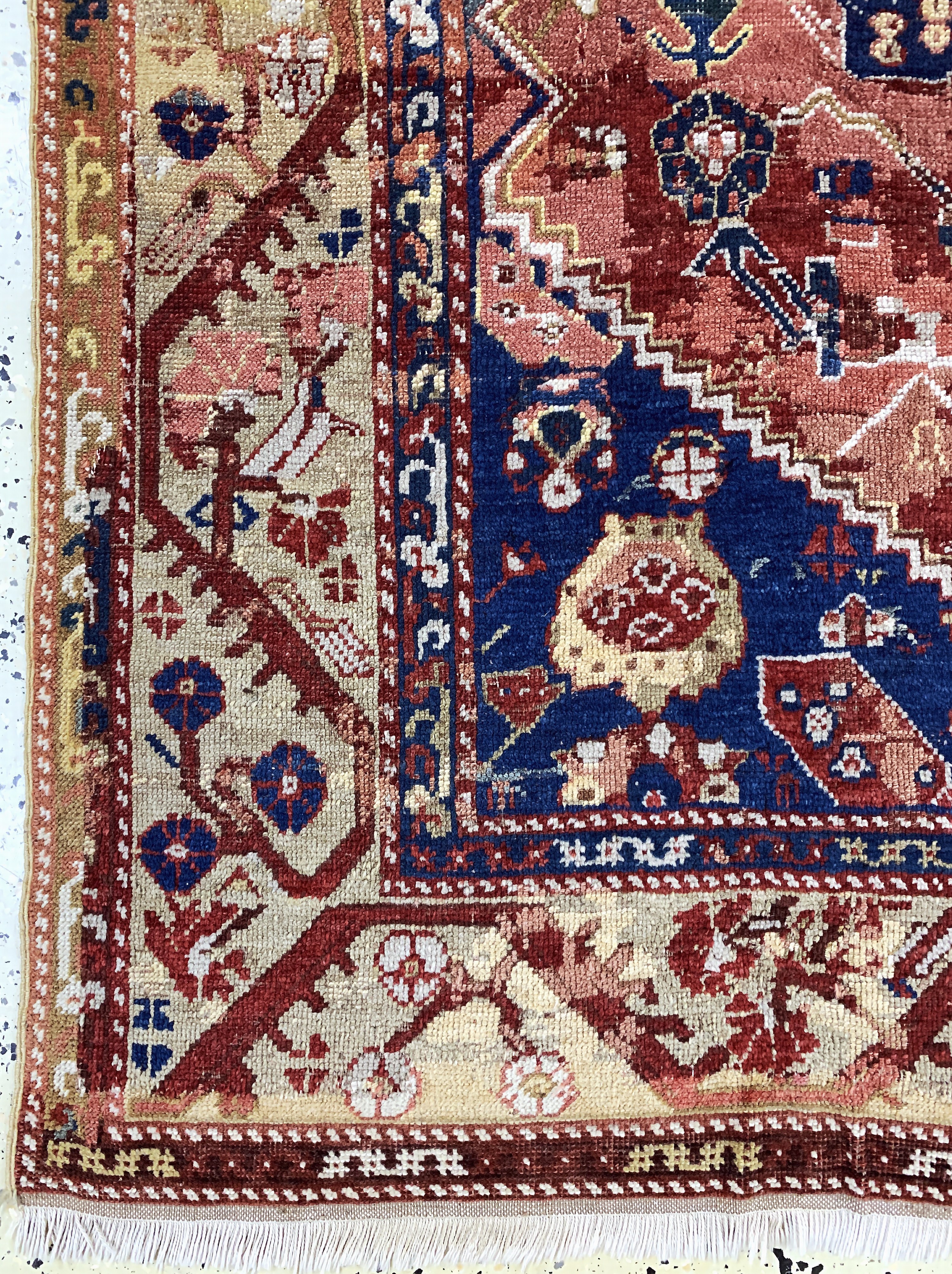 Detail b: Kula antik, Türkei, 19.Jhd, Wolle auf Wolle, ca. 170 x 150 cm, EHZ: 2-3, (grossflächig restauriert)