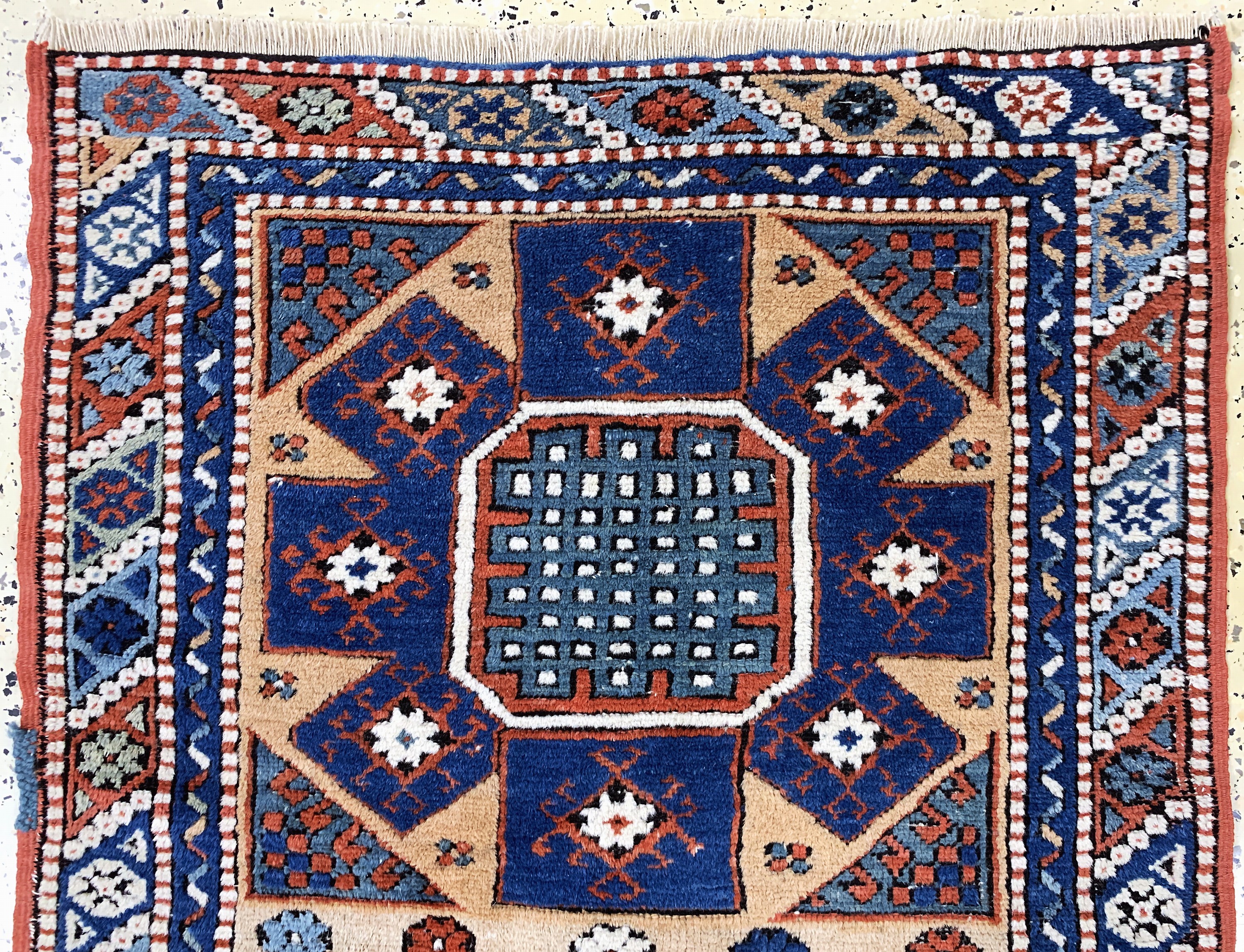 Detail a: Bergama, Türkei, Mitte 20.Jhd, Wolle auf Wolle, ca. 120 x 87 cm, EHZ: 2