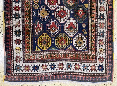 27142349c - Kazak antik, Kaukasus, 19.Jhd, Wolle auf Wolle, ca. 225 x 100 cm, EHZ: 3(restauriert) ...