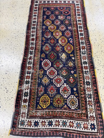 27142349e - Kazak antik, Kaukasus, 19.Jhd, Wolle auf Wolle, ca. 225 x 100 cm, EHZ: 3(restauriert) ...