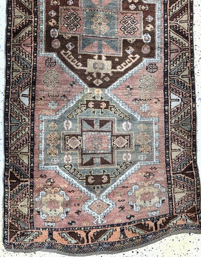 27142350c - Yürük alt, Türkei, Anfang 20.Jhd, Wolle aufWolle, ca. 230 x 102 cm, EHZ: 2-3 ...