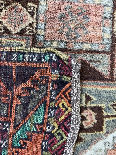 27142350d - Yürük alt, Türkei, Anfang 20.Jhd, Wolle aufWolle, ca. 230 x 102 cm, EHZ: 2-3 ...