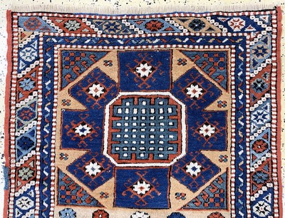 27142369a - Bergama, Türkei, Mitte 20.Jhd, Wolle auf Wolle, ca. 120 x 87 cm, EHZ: 2 Schätzpreis: ...
