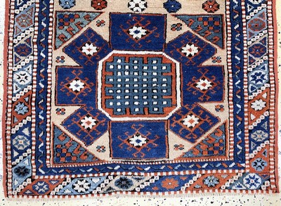 27142369b - Bergama, Türkei, Mitte 20.Jhd, Wolle auf Wolle, ca. 120 x 87 cm, EHZ: 2 Schätzpreis: ...