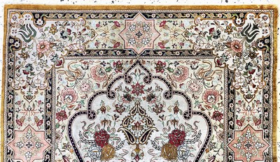 27142388a - Ghom Seide fein, Persien, Mitte 20.Jhd, reine Naturseide, ca. 122 x 80 cm, ca. 1,0 Mio. ...