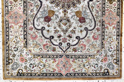 27142388b - Ghom Seide fein, Persien, Mitte 20.Jhd, reine Naturseide, ca. 122 x 80 cm, ca. 1,0 Mio. ...