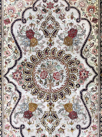 27142388c - Ghom Seide fein, Persien, Mitte 20.Jhd, reine Naturseide, ca. 122 x 80 cm, ca. 1,0 Mio. ...