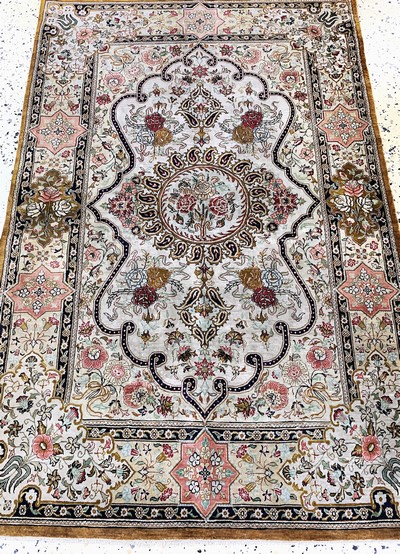 27142388d - Ghom Seide fein, Persien, Mitte 20.Jhd, reine Naturseide, ca. 122 x 80 cm, ca. 1,0 Mio. ...