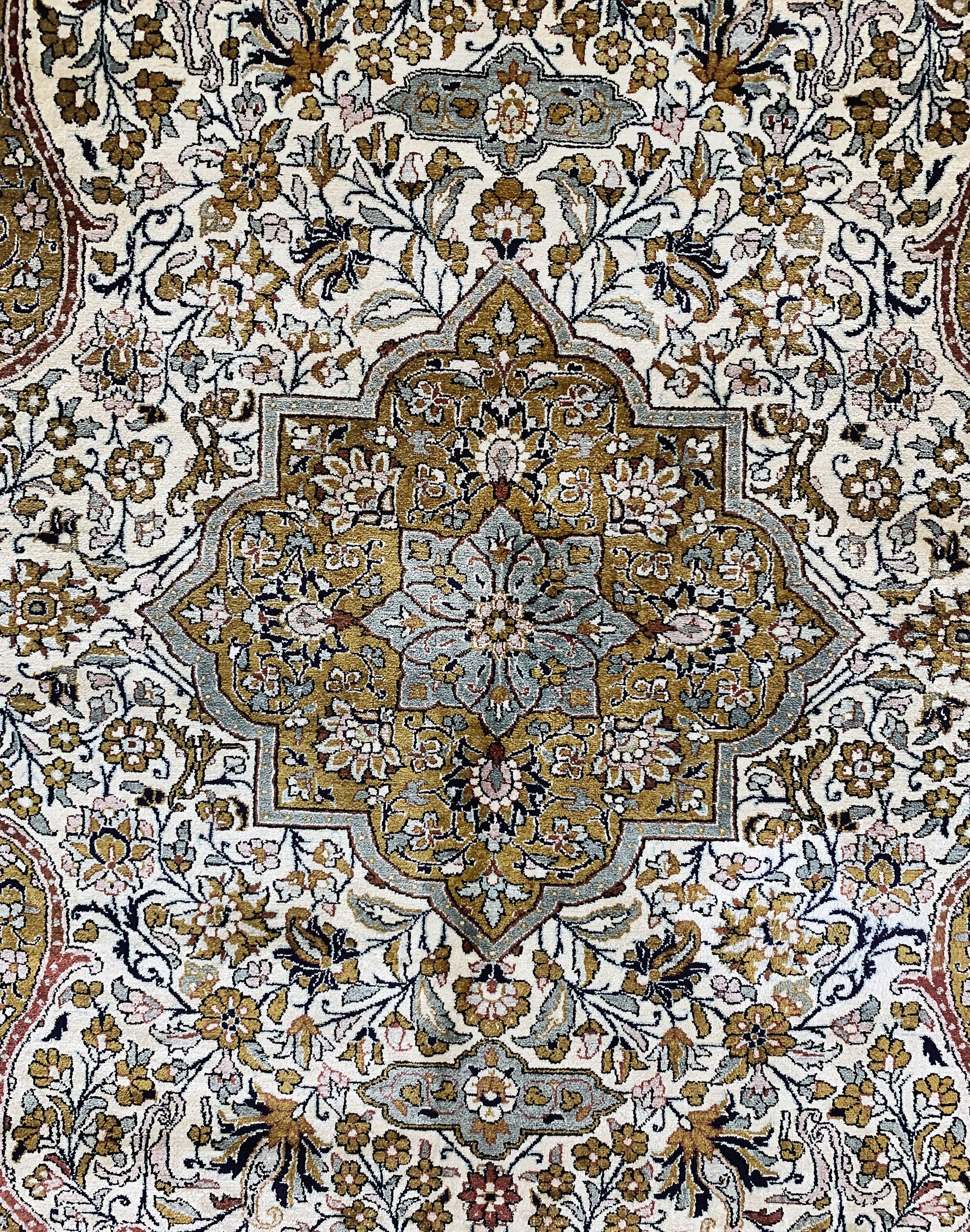 Detail d: Ghom Seide, Persien, Mitte 20.Jhd, reine Naturseide, ca. 210 x 133 cm, EHZ: 2