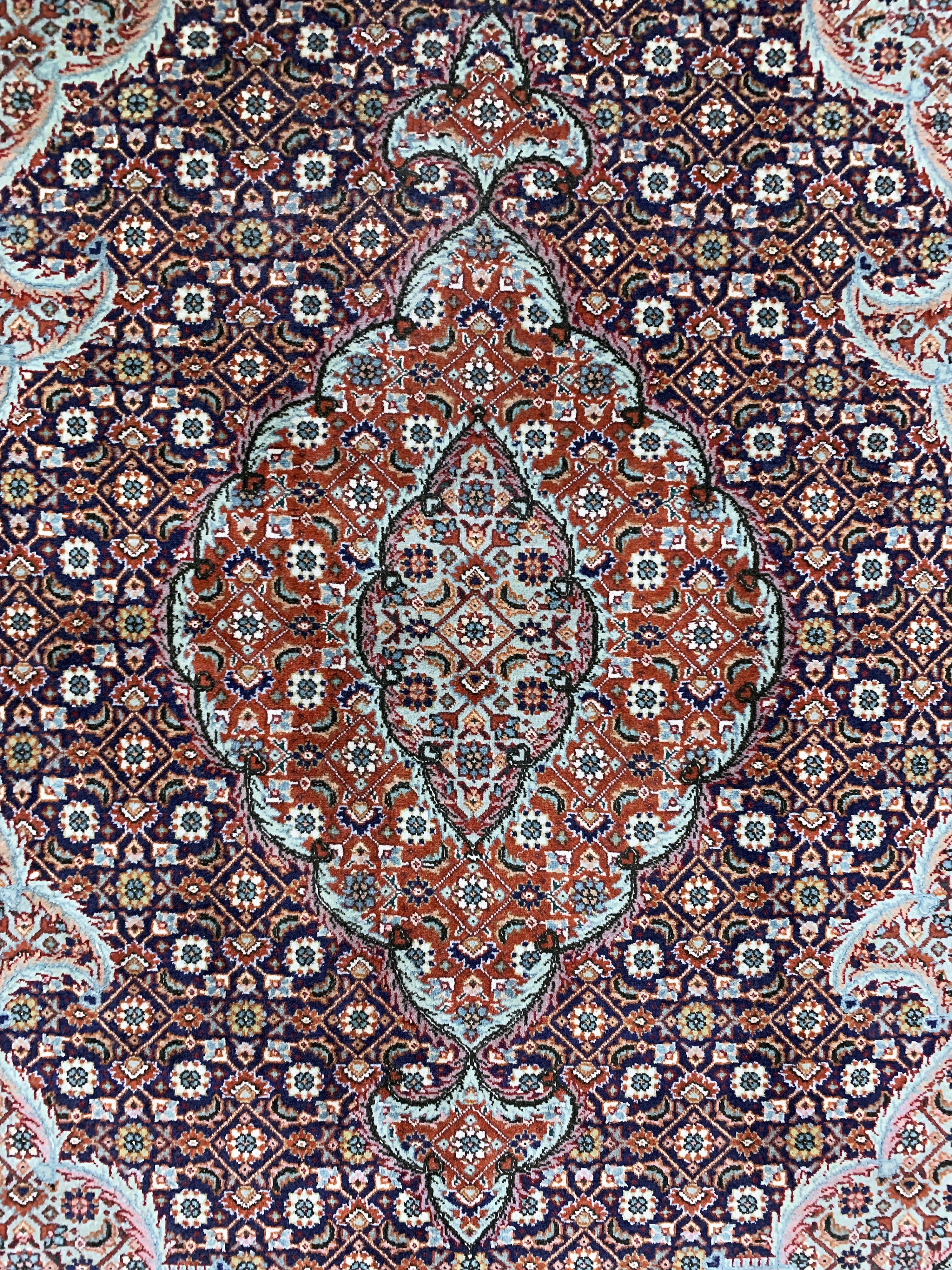 Detail c: Täbriz fein(50 Raj), Persien, Mitte 20.Jhd,Korkwolle mit Seide, ca. 150 x 105 cm, ca. 500.000 Kn/qm, EHZ: 2