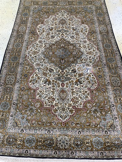 27142429e - Ghom Seide, Persien, Mitte 20.Jhd, reine Naturseide, ca. 210 x 133 cm, EHZ: 2 ...