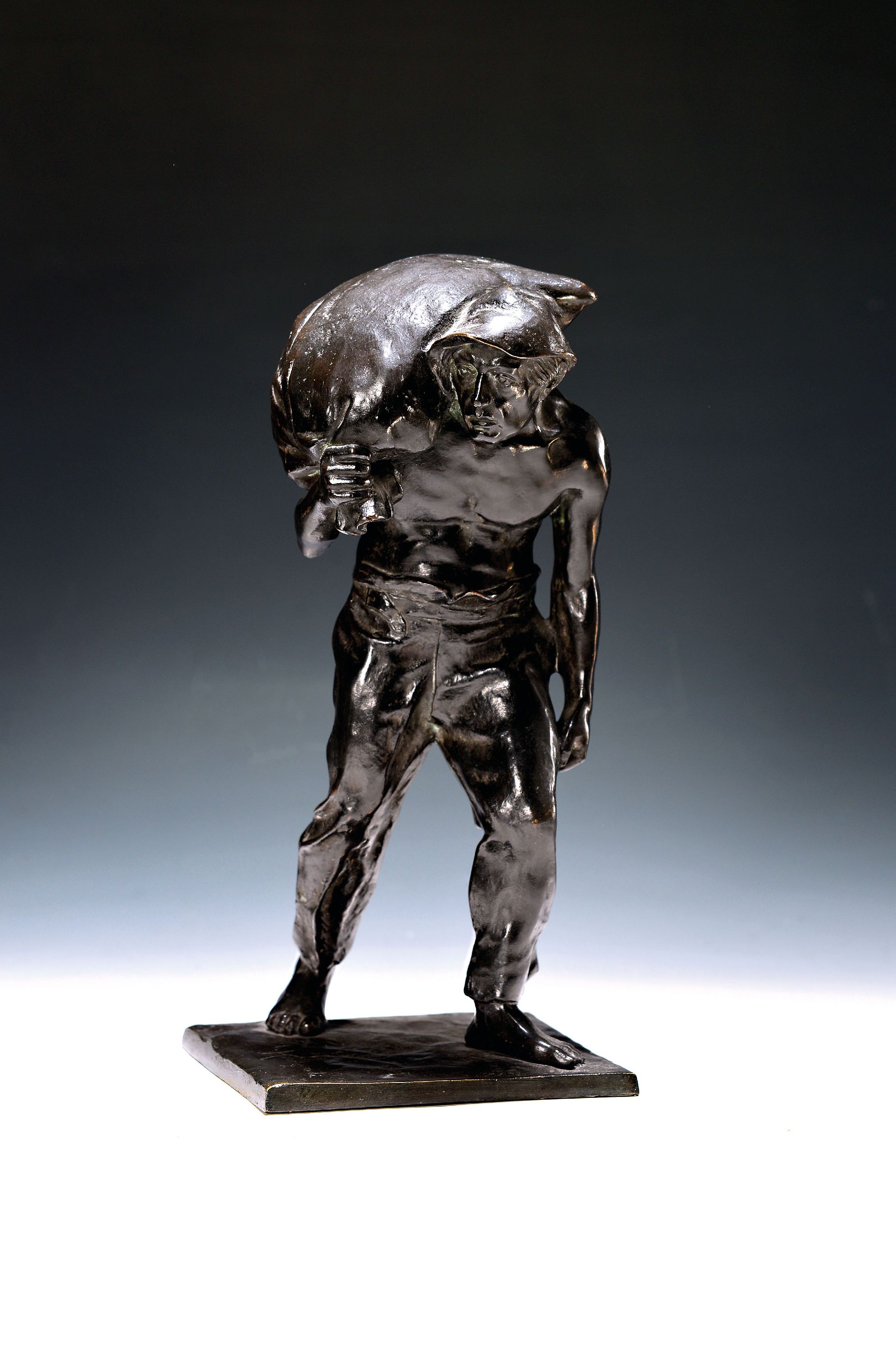 Image 27142562 - Paul Ludwig Kowalczewski, 1865 - 1910, Bronzefigur, Arbeiter mit Sack, signiert auf der ...