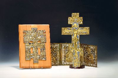 Image drei orthodoxe Kreuze-/Reiseikonen,, 2. Hälfte19. Jh., Messing emailliert, a. ...