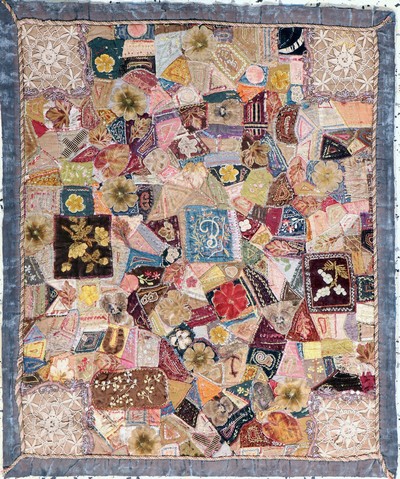 Image Patchwork antique, Europe, 19th century, textile pieces made of cotton & silk on velvet, ...