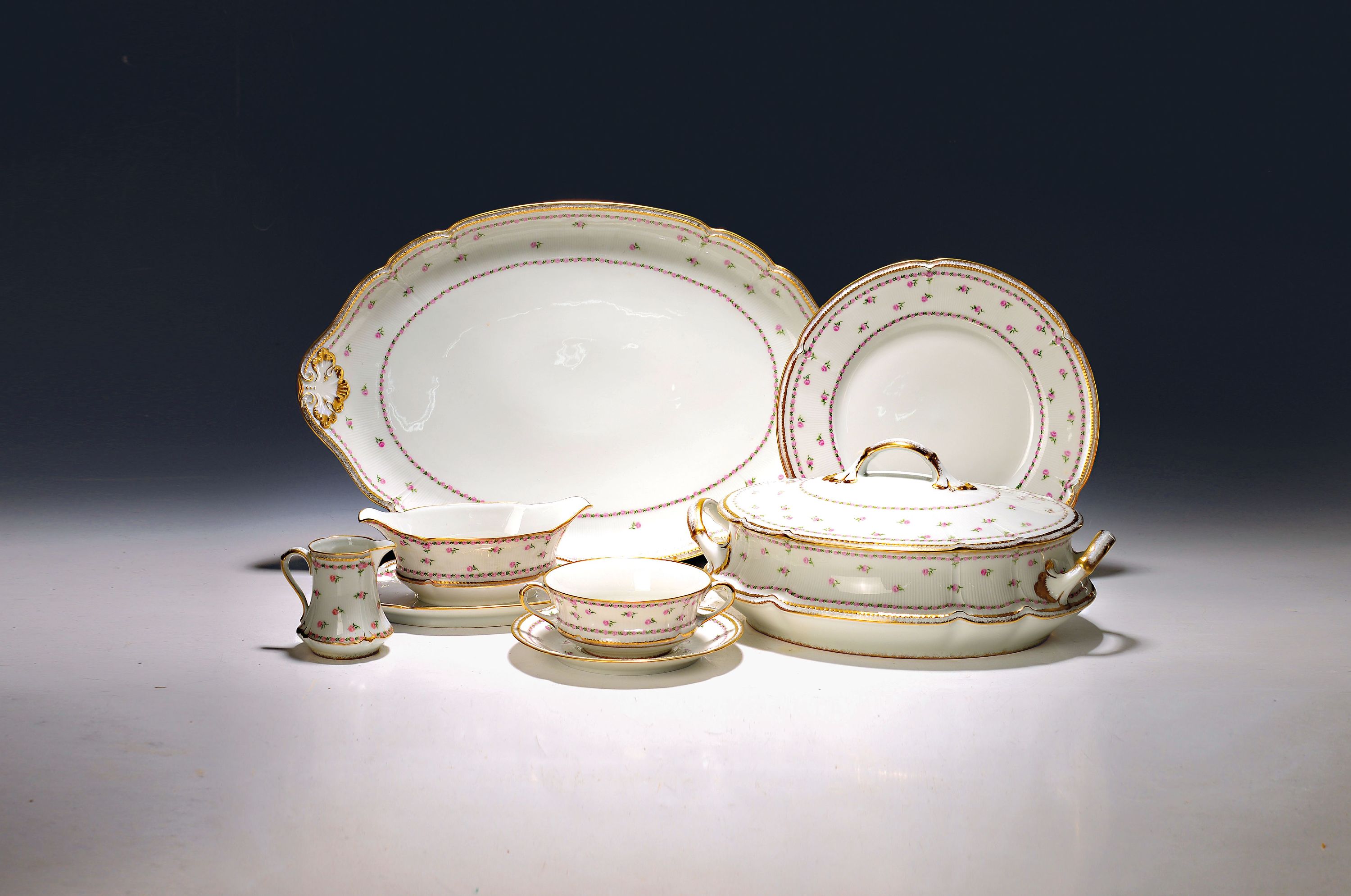 Image 27142939 - Tafelservice, Royal Limoges, 20. Jh., Porzellan, Röschendekor, 12 Suppentassen , 12 ...