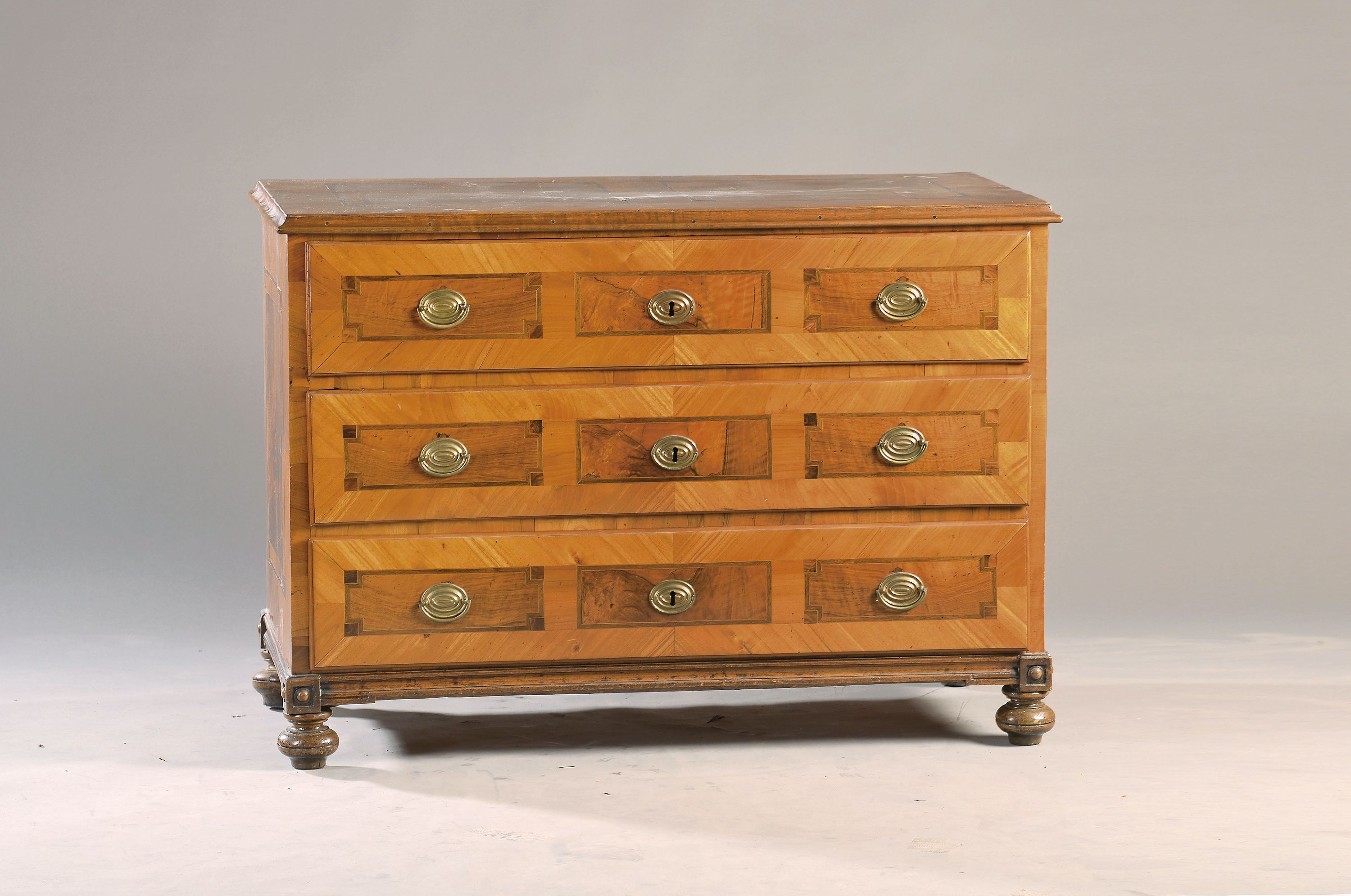 Image 27143012 - Kommode, Louis-Seize, um 1760/70, Nussbaumfurnier, Felder und Bandeinlagen , drei ...