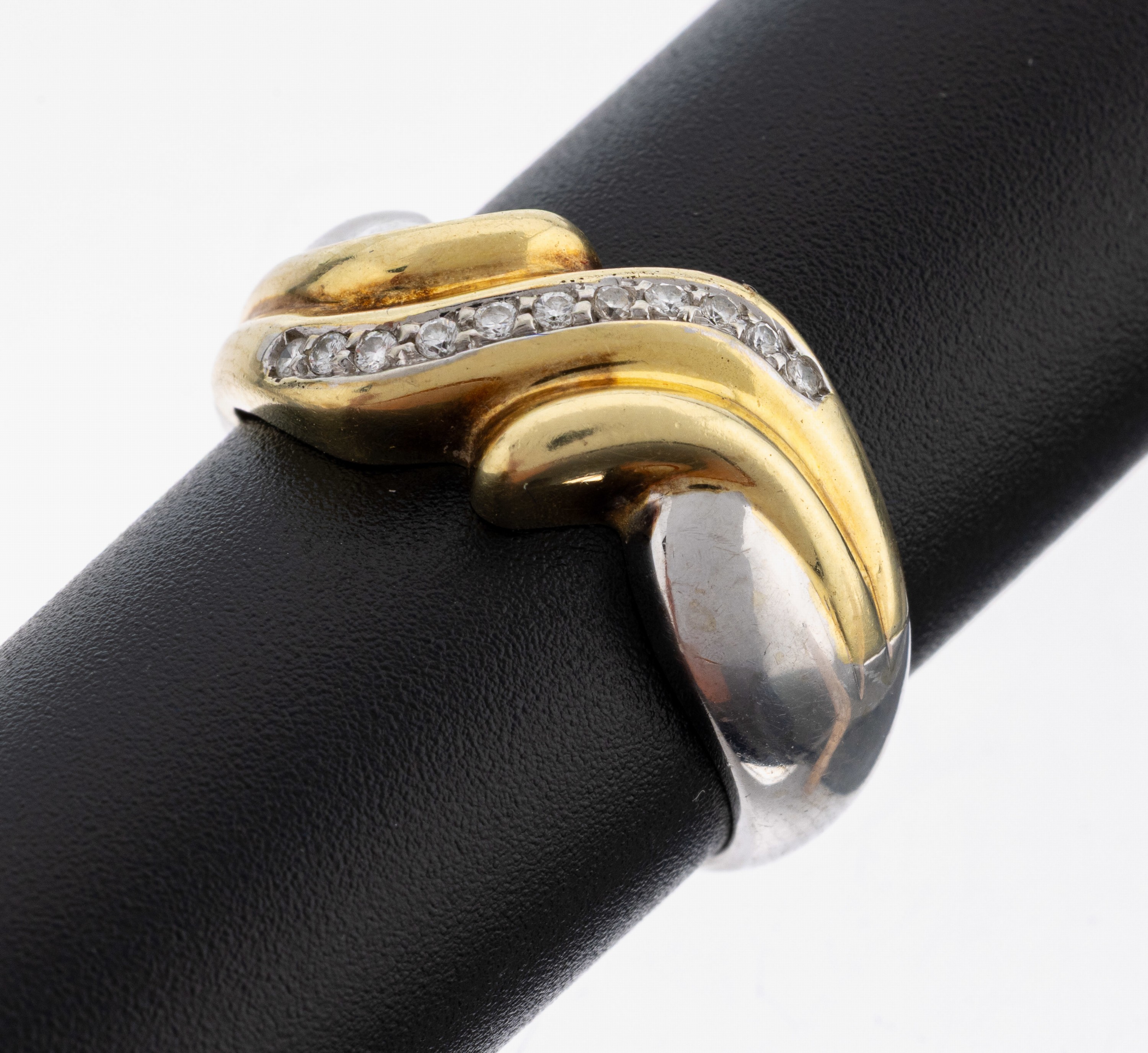 Image 27143100 - 14 kt Gold Brillant-Ring, GG/WG 585/000, 11Brillanten zus. ca. 0.10 ct Weiß/si, RW 54, ...