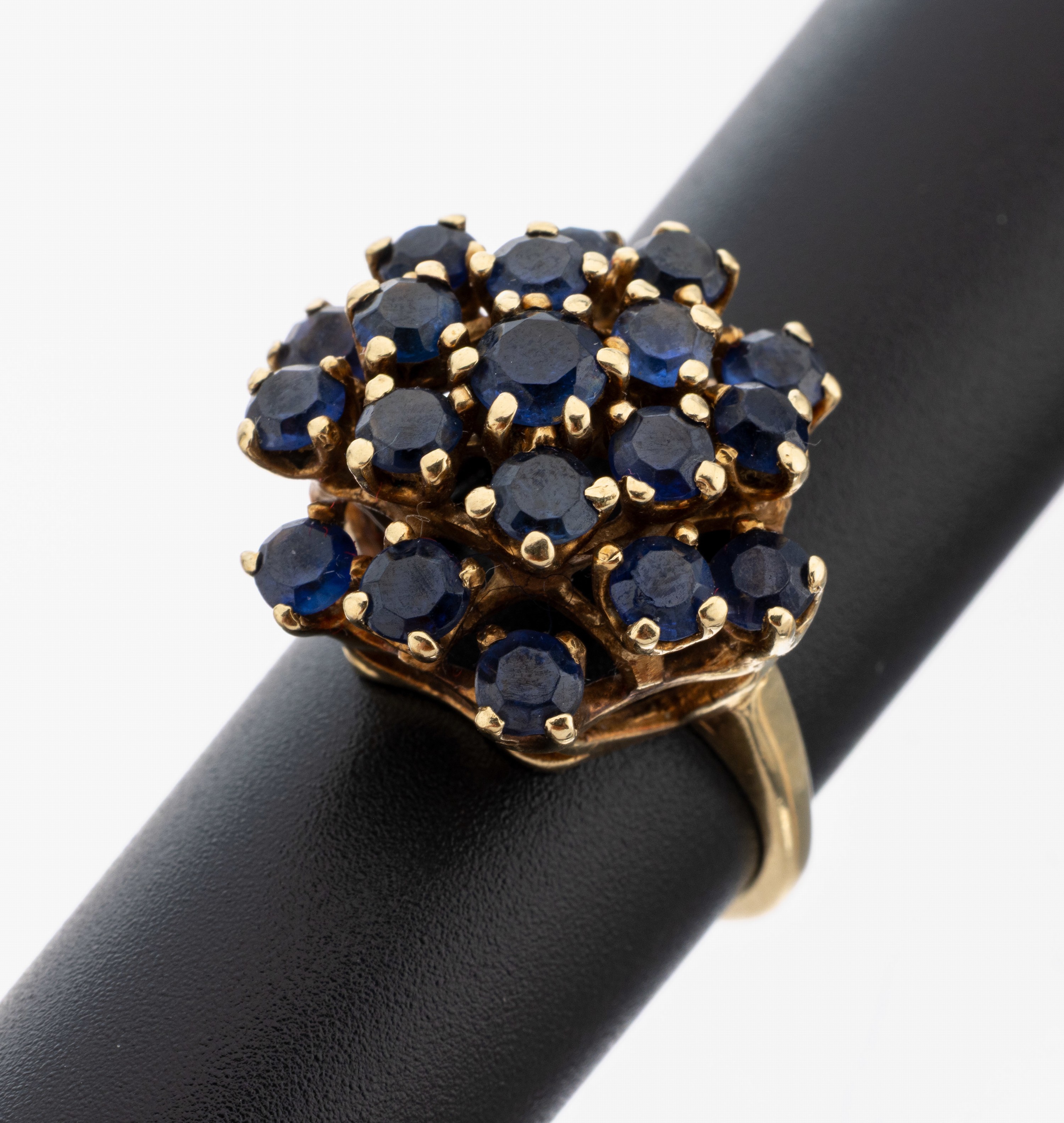 Image 27143103 - 14 kt Gold Saphir-Ring, GG 585/000, hoher Aufbau, 19 rundfacett. Saphire zus. ca. 2.0 ...