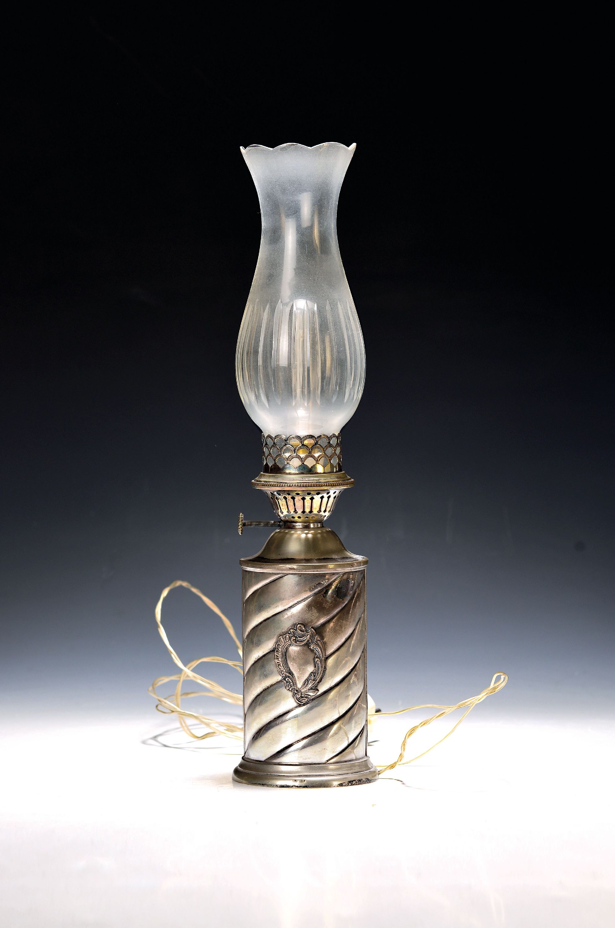 Image 27143651 - Öllampe aus Silber, wohl Italien, 20.Jh., Fuß 800er-Silber gestempelt, ...