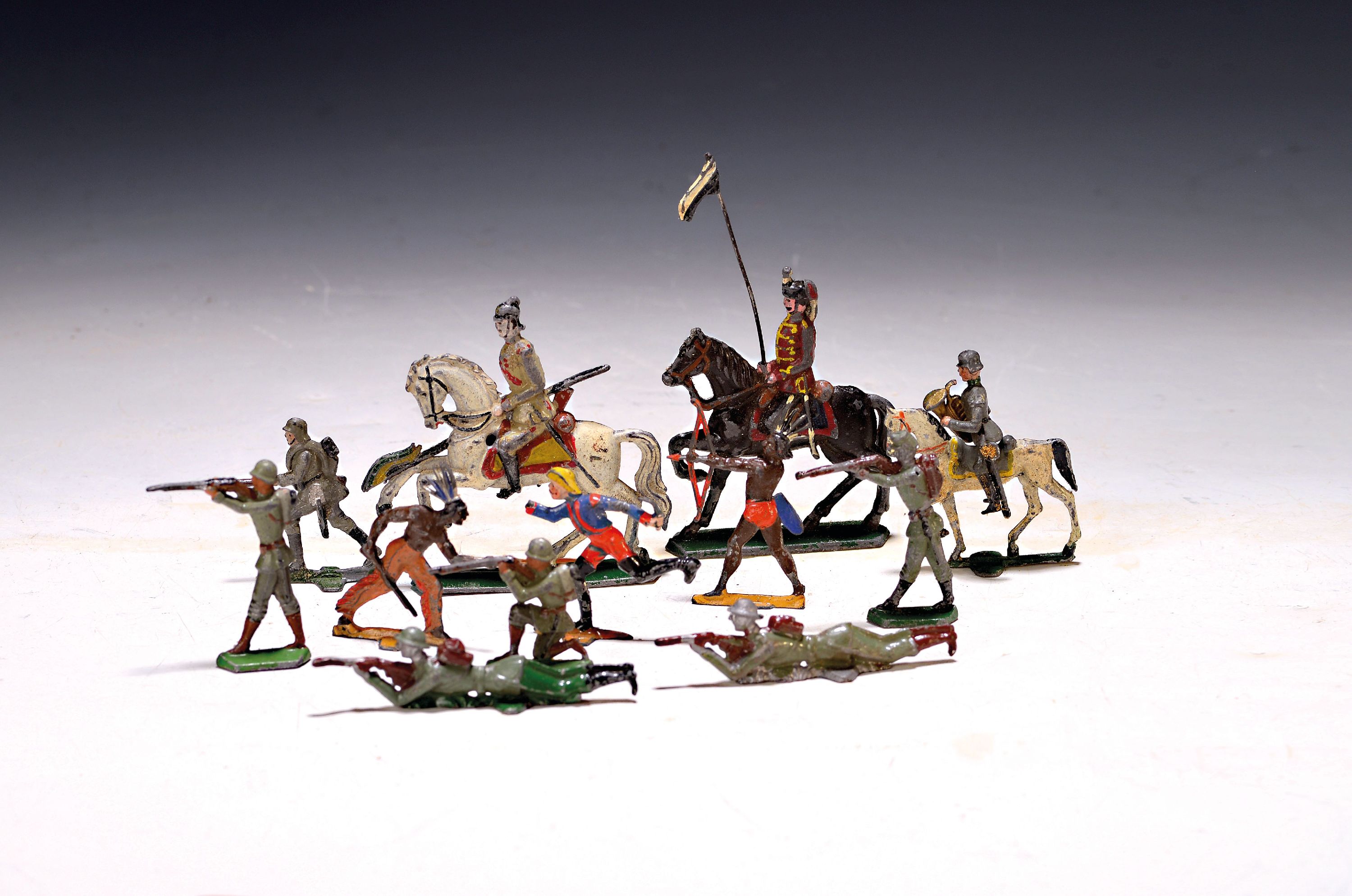Image 27143652 - Konvolut von ca. 80 Zinnfiguren, vor 1945, deutsch, Zinn, farbig staffiert, verschiedene ...