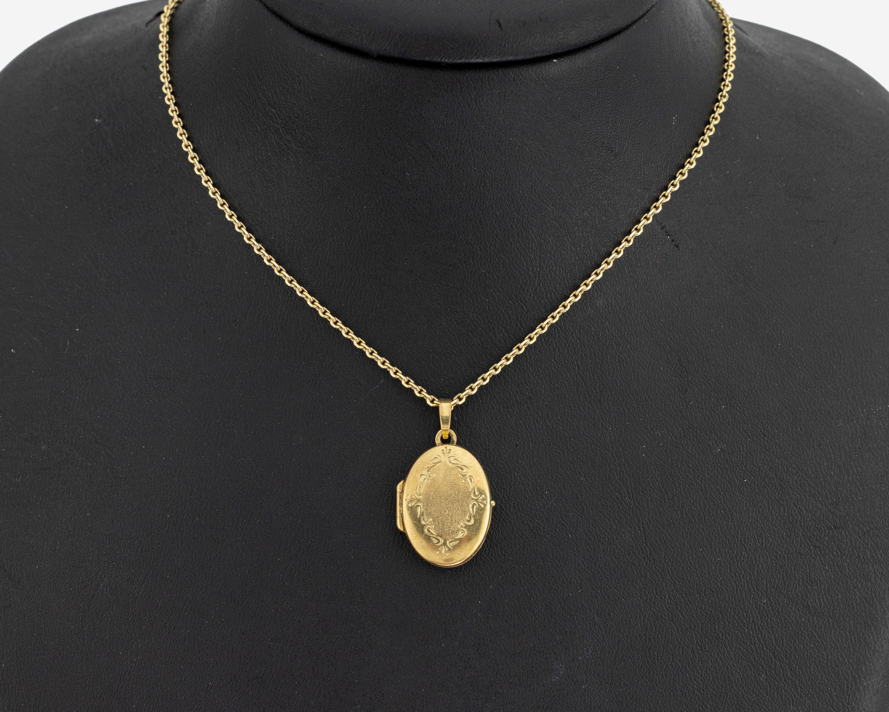 Image 27143658 - 8 kt Gold Medaillon-Anhänger, GG 333/000, ovale Grundform, Deckel part. sat., und ...