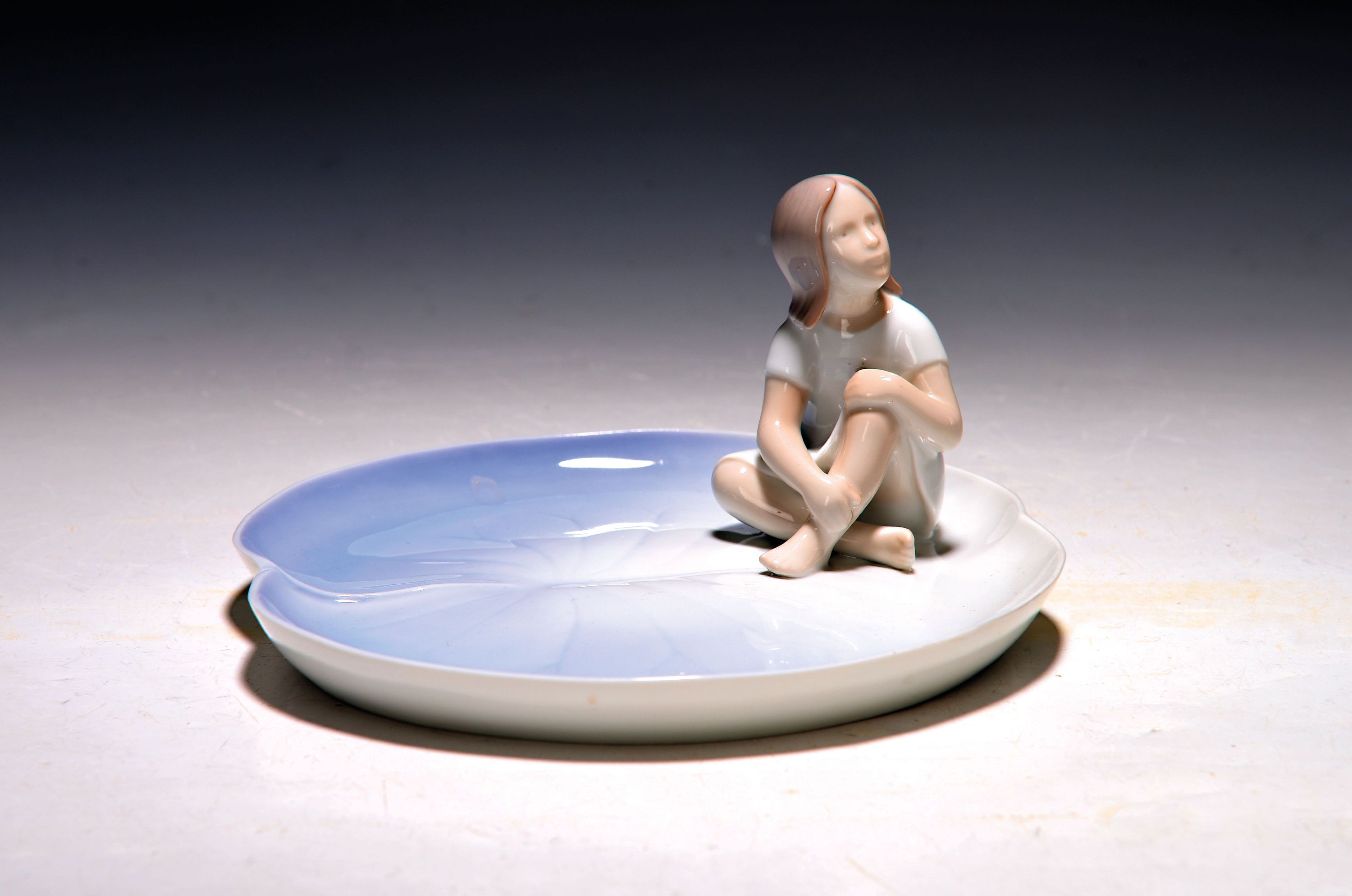 Image 27143684 - Vide poche mit Figurine (Thumbelina), Bing & Gröndahl, um 1970-83, Porzellan, farbig ...