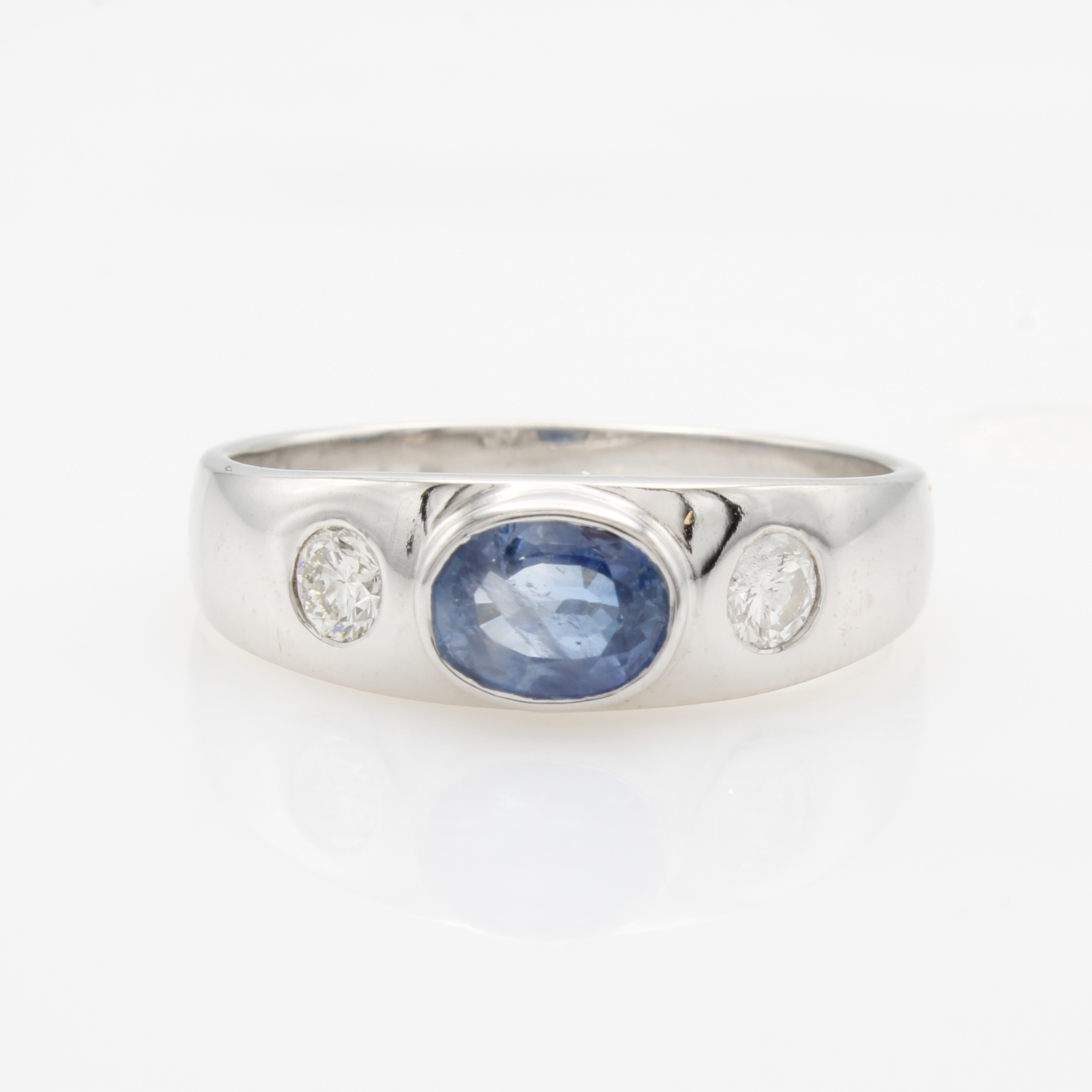 Image 27143703 - Ring mit Saphir und Brillanten, WG 585/000, ovaler Saphir in Zargenfassung ca. 1.5 ct, 2 ...