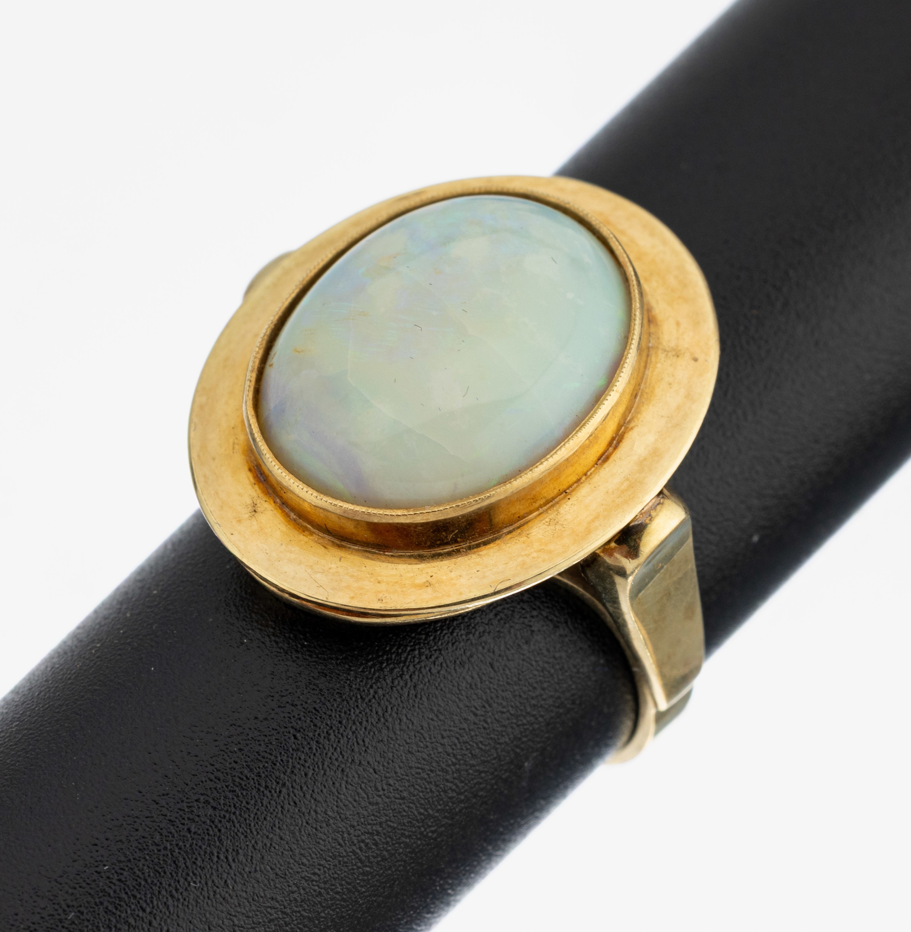 Image 27143770 - 14 kt Gold Opal-Ring, GG 585/000, schlichtes Design, ovaler Opal-Cabochon, ...