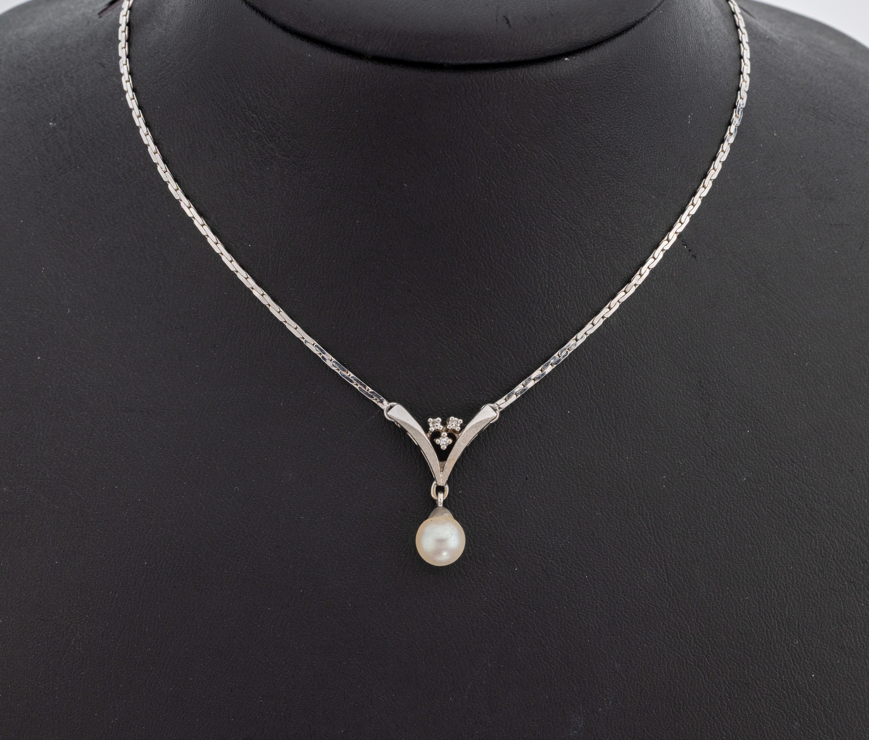 Image 27143775 - 14 kt Gold Perl-Diamant-Collier, WG 585/000, Mittelteil mit bewegl. abgehangener ...