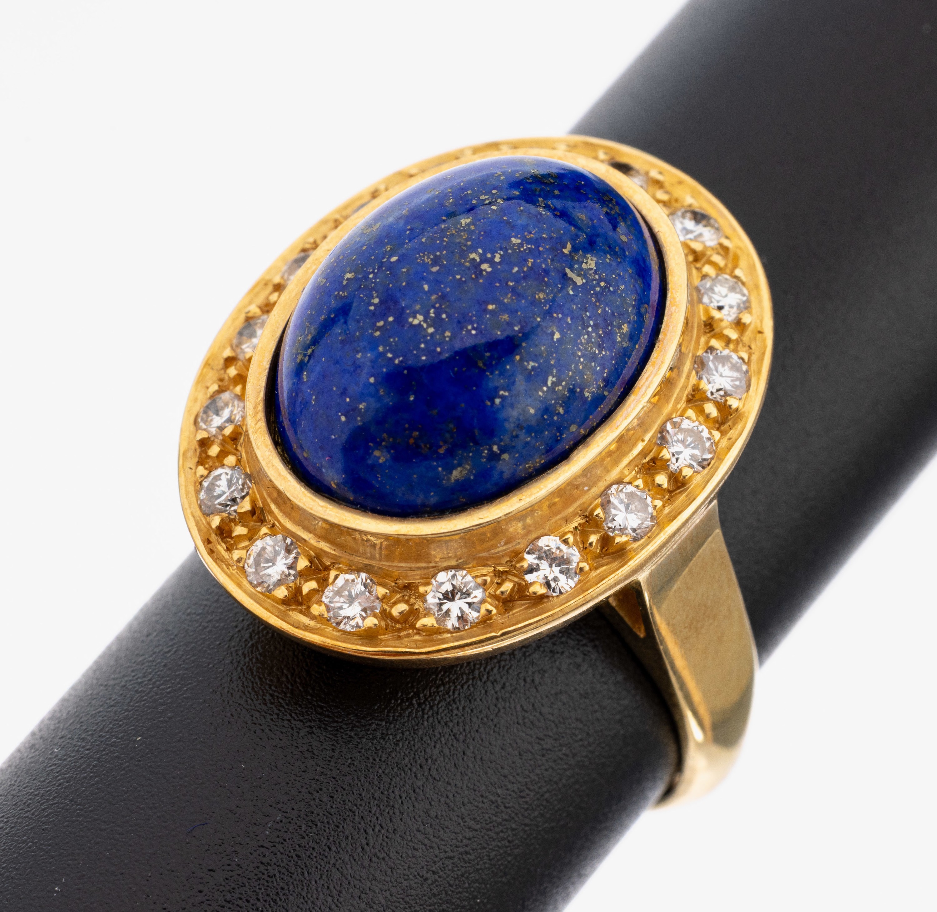 Image 27143788 - 18 kt Gold Lapislazuli-Brillant-Ring, GG 750/000, mittig ovaler Lapislazuli-Cabochon, ...