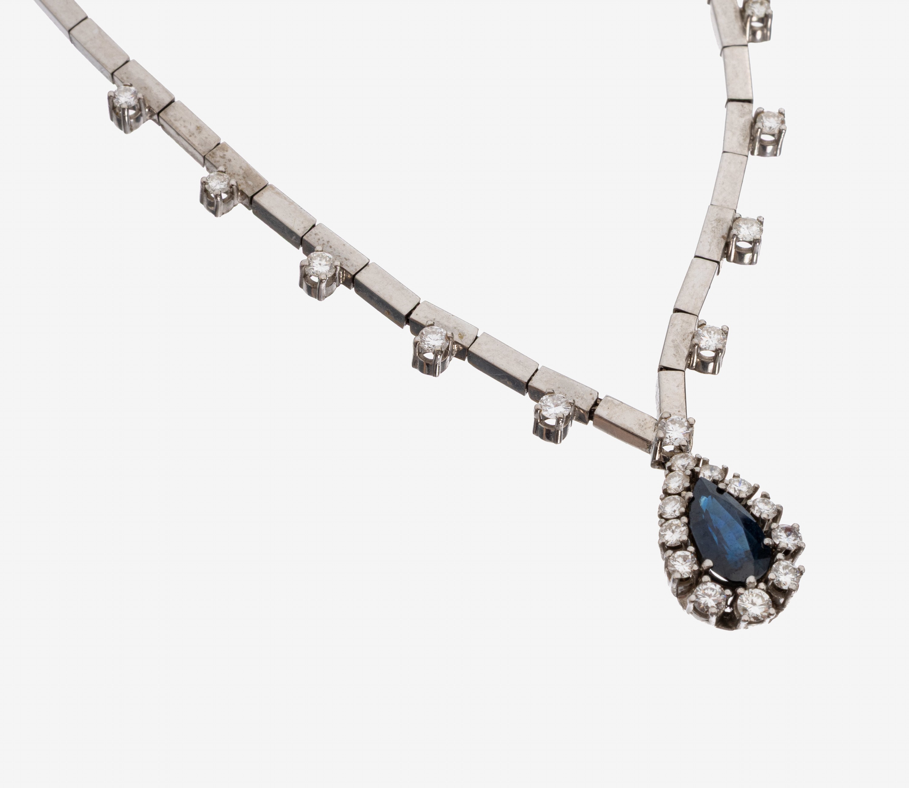 Image 27143794 - 14 kt Gold Saphir-Diamant-Collier, 1970er Jahre, WG 585/000, facett. Saphir-Tropfen ca. ...