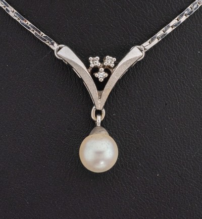 27143775a - 14 kt Gold Perl-Diamant-Collier, WG 585/000, Mittelteil mit bewegl. abgehangener ...