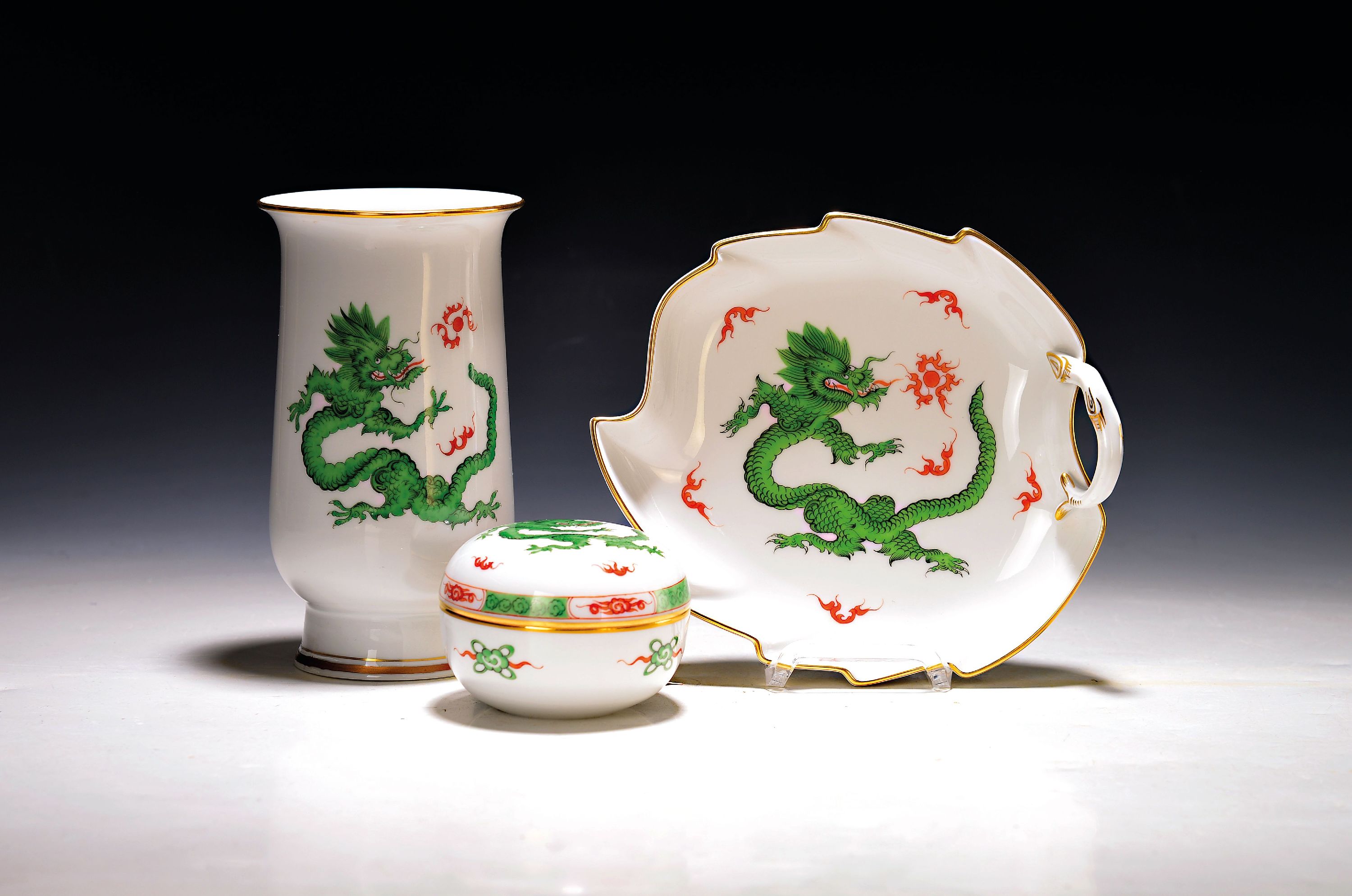 Image 27143876 - 3 Tafelobjekte grüner Ming-Drache, Meissen, 20.Jh., 2. Wahl, Porzellan, runde ...