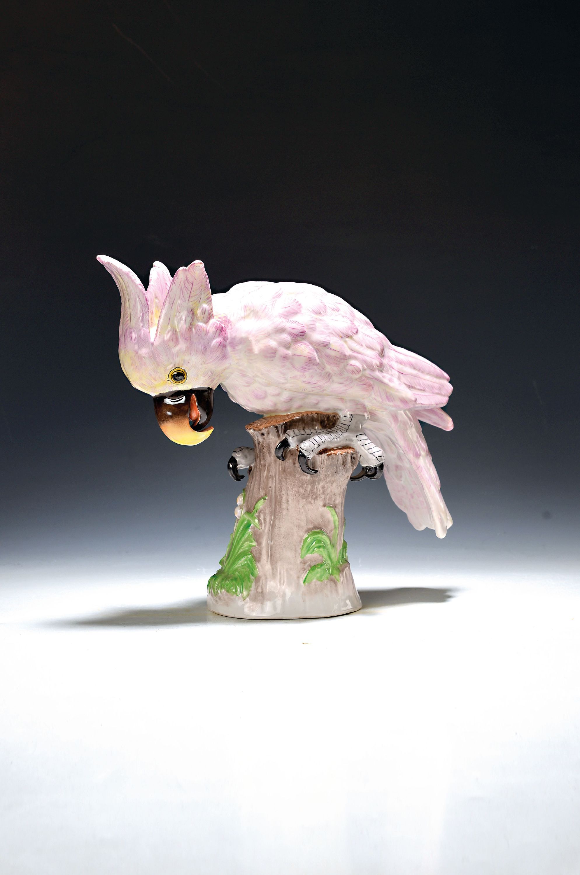 Image 27143879 - Porcelain figure based on the Meissen model, cockatoo, probably Thuringia, 20th century, ...