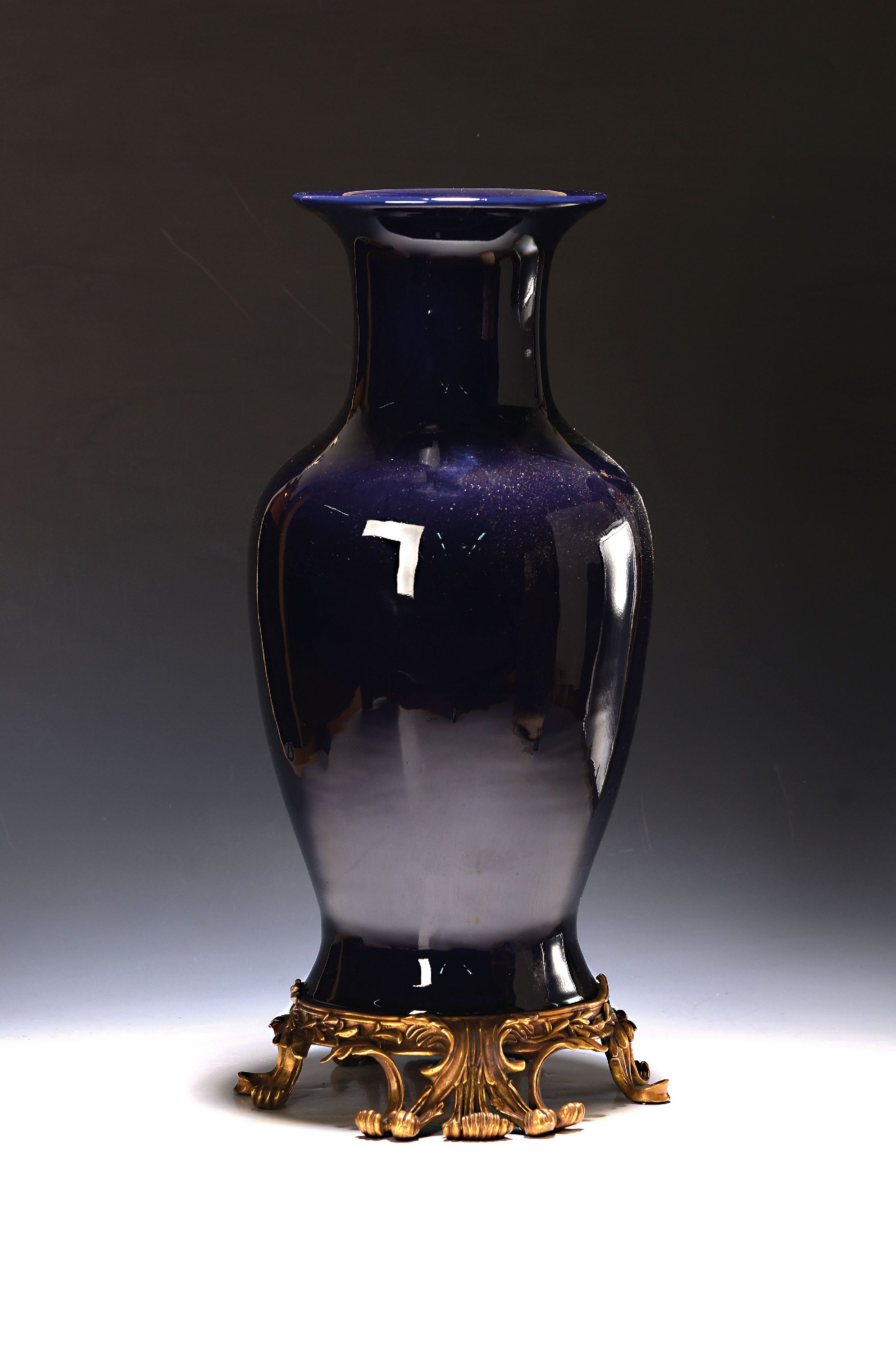 Image 27143881 - Große Ziervase mit Bronzemontur, wohl United Wilson Porcelain Company, Hong Kong, ...
