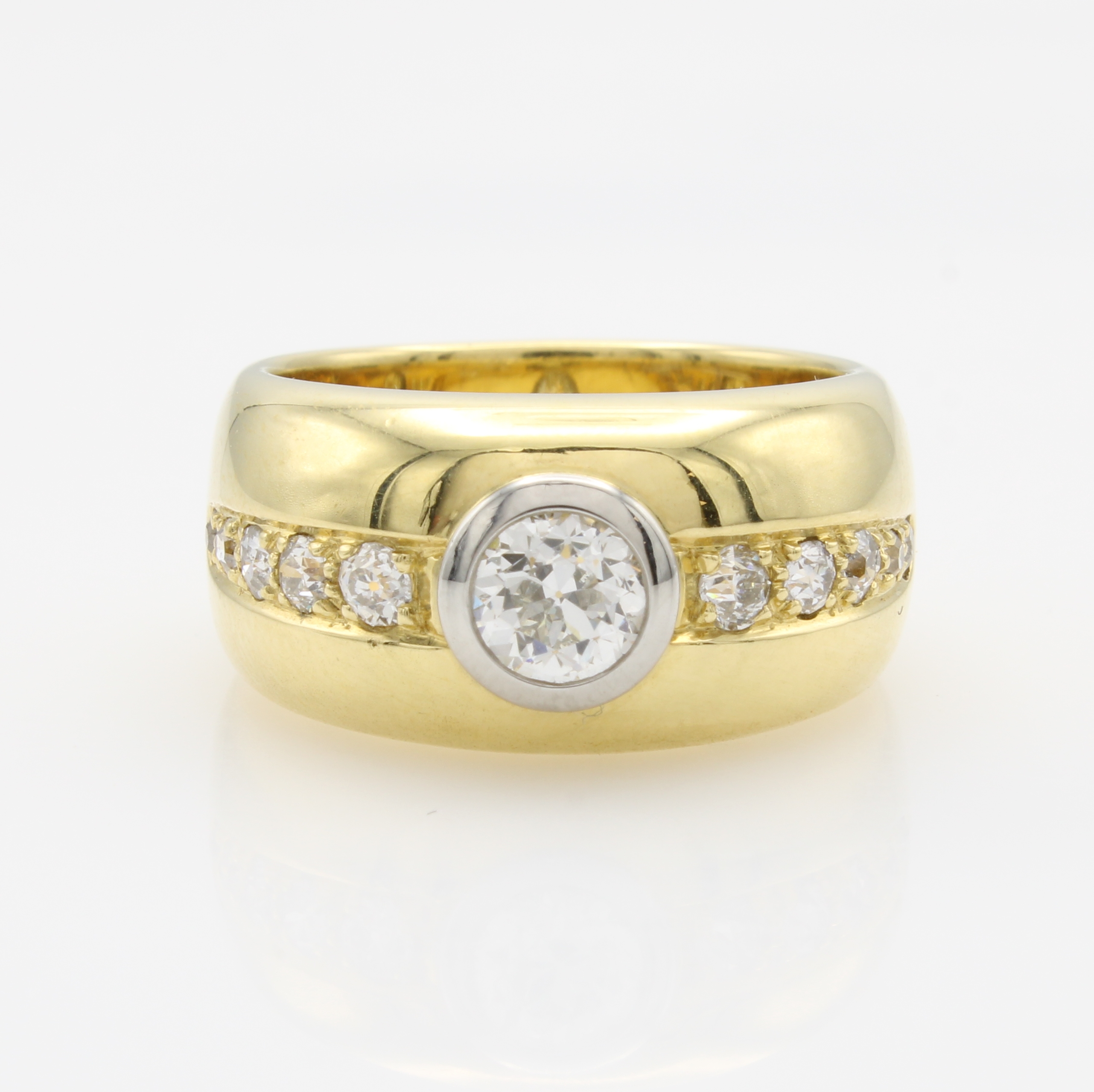 Image 27144031 - Ring mit Diamanten, GG 750/000, Solitär u. Besatzdiam. im Altschliff zus. ca. 1.14 ct ...