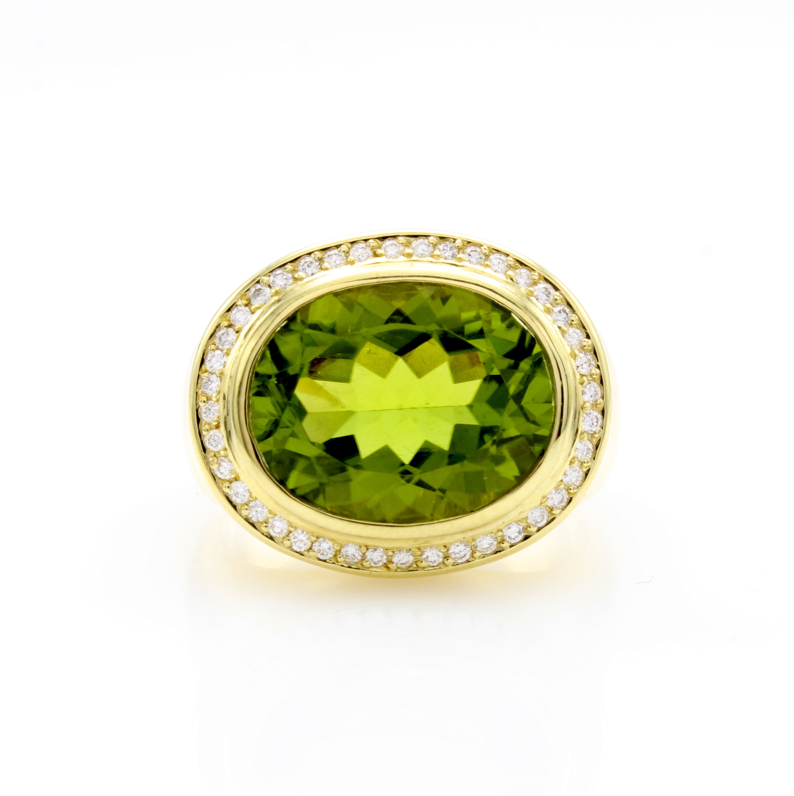 Image 27144081 - Ring mit Peridot und Brillanten, GG 585/000,ovaler Peridot ca. 8.43 ct umgeben v. Brill. ...