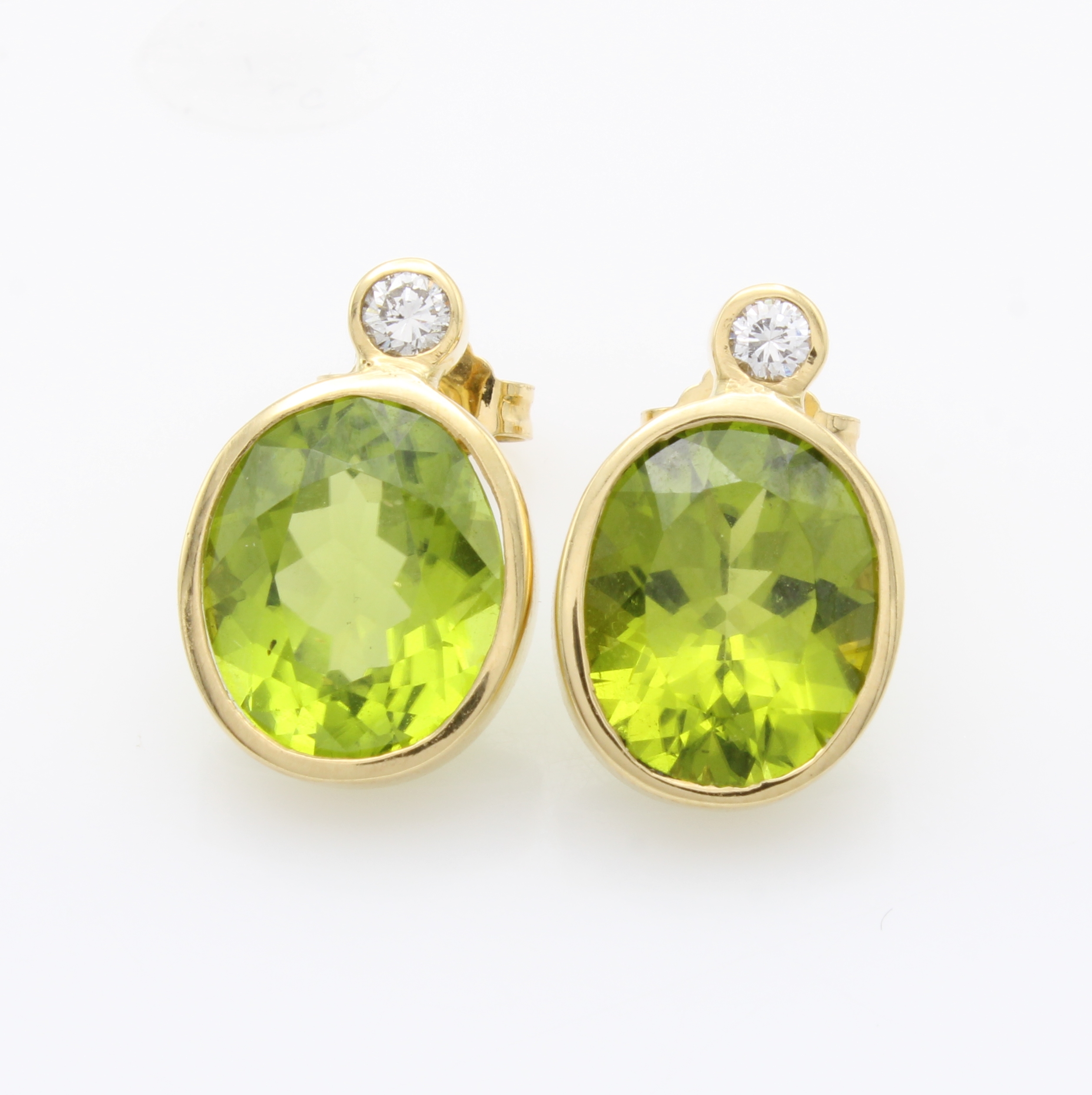 Image 27144089 - Paar Ohrstecker mit Peridots und Brillanten, GG 750/000, 2 ovale Peridots zus. ca. 9.46 ...