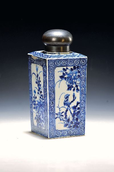 Image Große Deckeldose/Reisweinflasche, 1736-1795, Porzellan, heller Fond, Vierkantform, ...
