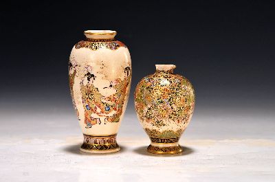 Image Zwei kleine Väschen, Japan, Satsuma, um 1900 Jahrhundert, 1x Balusterform, heller Fond, ...