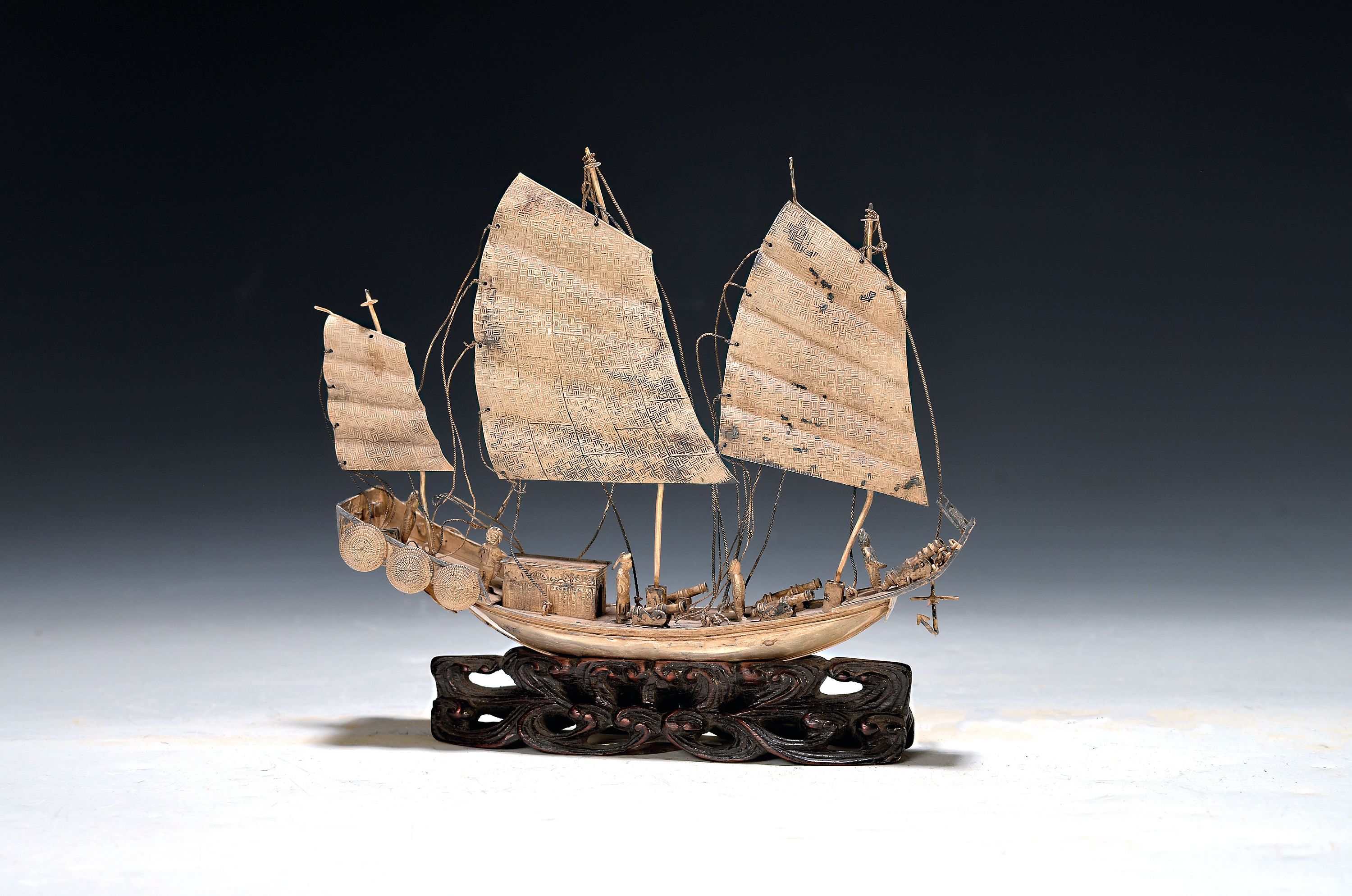Image 27144101 - Chinese junk, silver, around 1880-1910, junk with cannons and figures, occupied, without ...