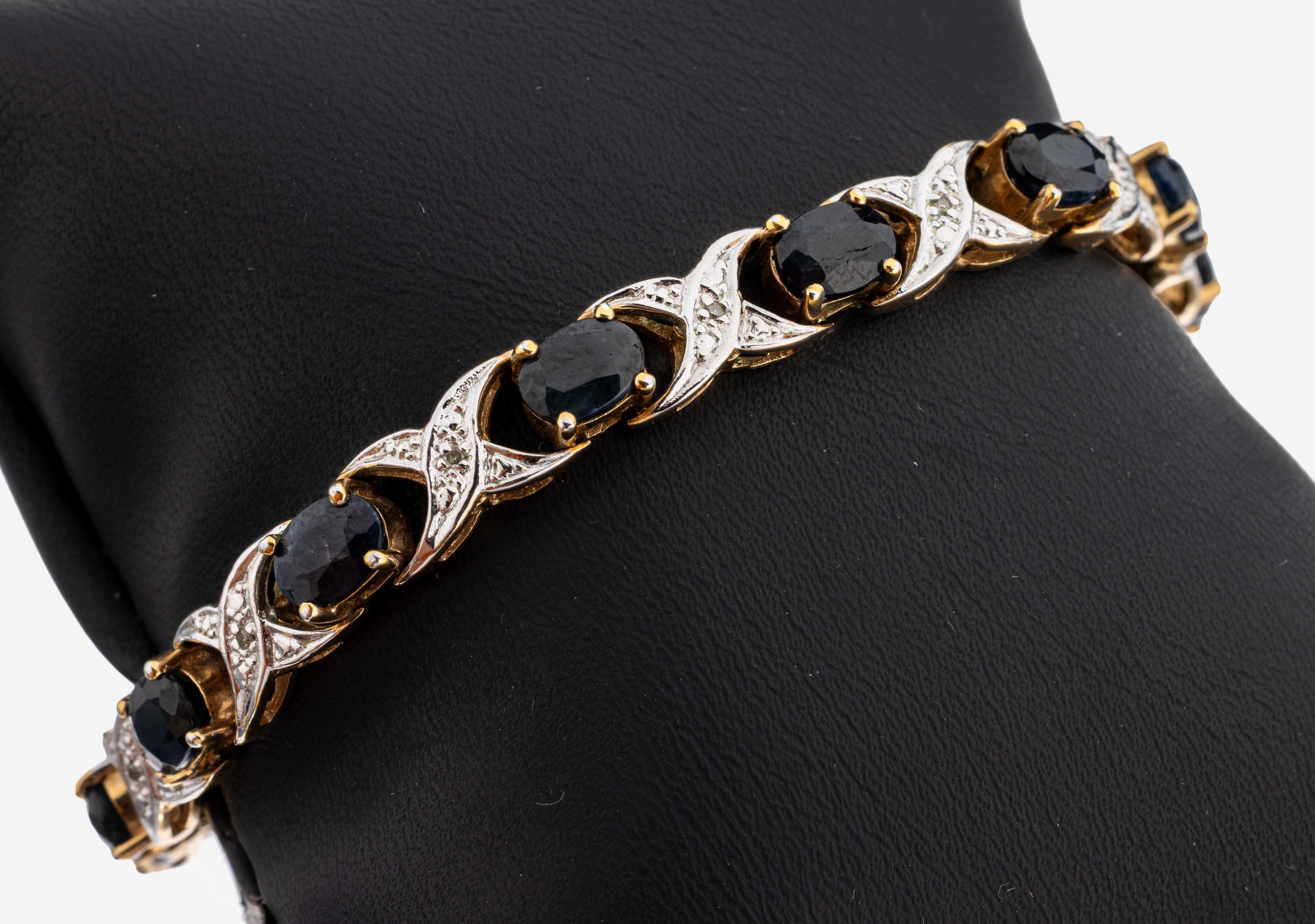 Image 27144113 - Saphir-Diamant-Armband, 925er Silber verg.,12 ovalfacett. Saphire zus. ca. 14.0 ct, 12 ...