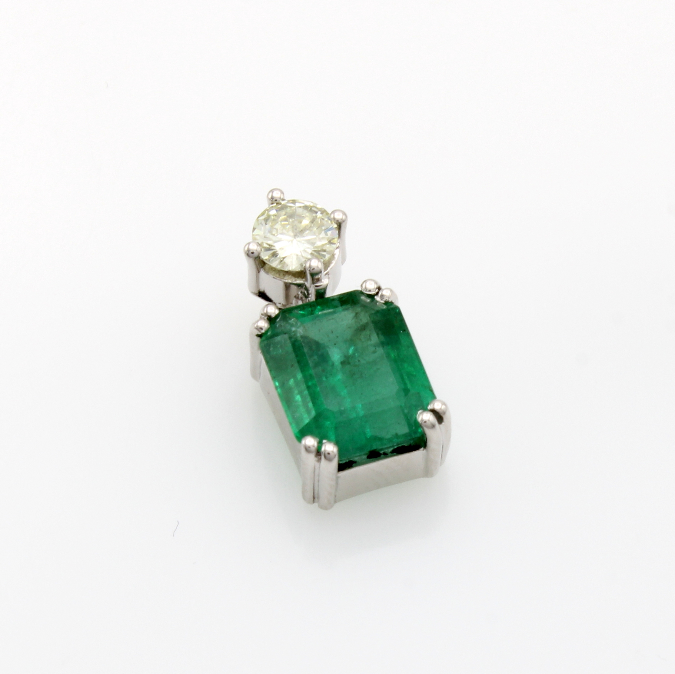 Image 27144123 - Anhänger mit Smaragd und Brillant, WG 585/ 000, achteckiger Smaragd ca. 2.38 ct, Brill. ...